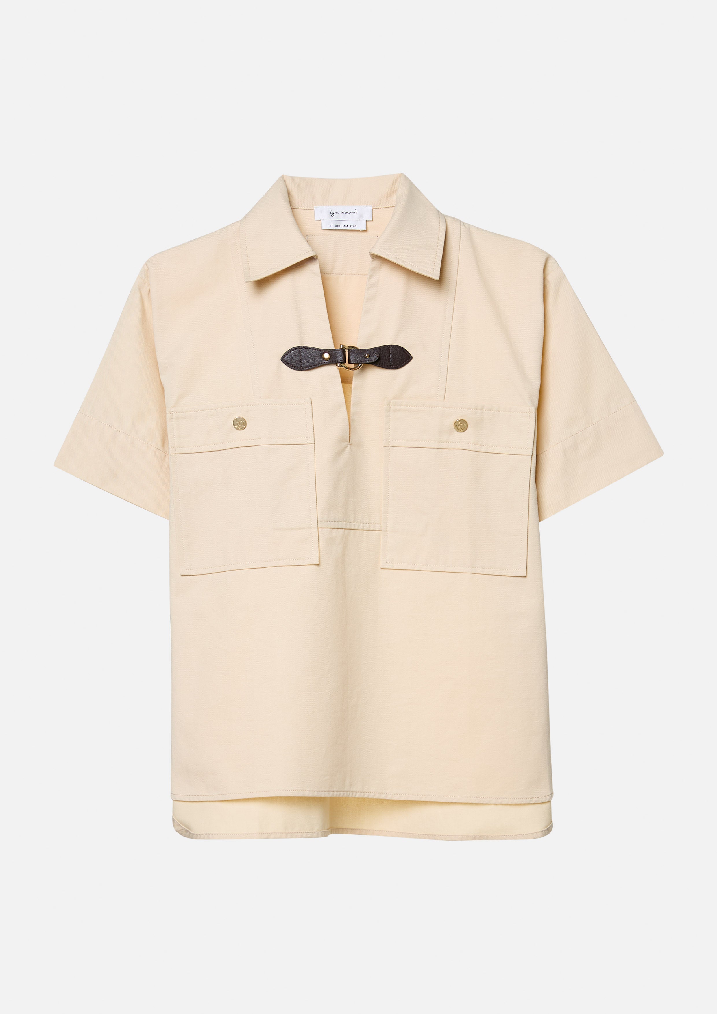 เสื้อแขนสั้นคอเสื้อวี คอลเลกชัน Safari Vibe