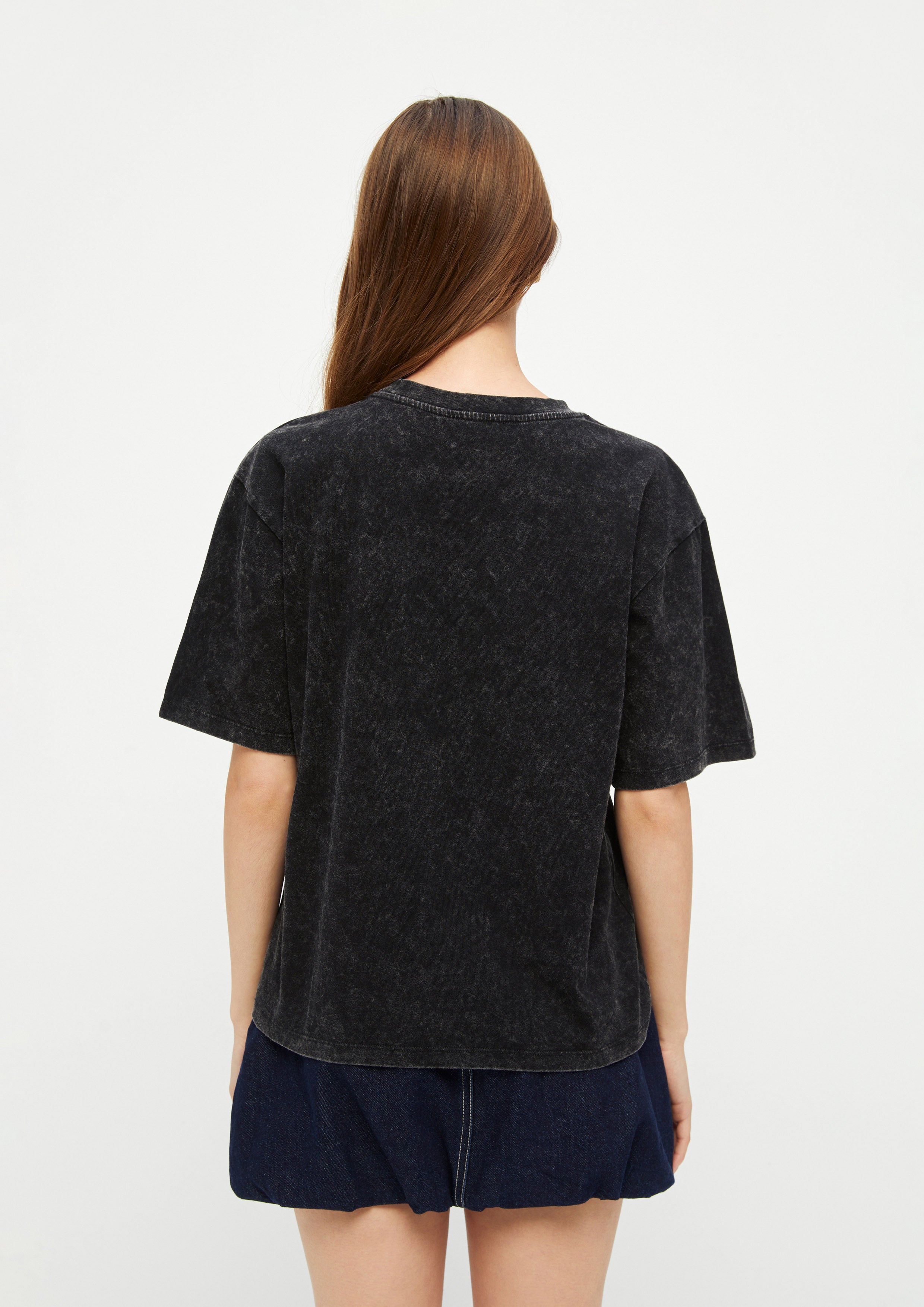 เสื้อยืดแขนสั้นปักลาย