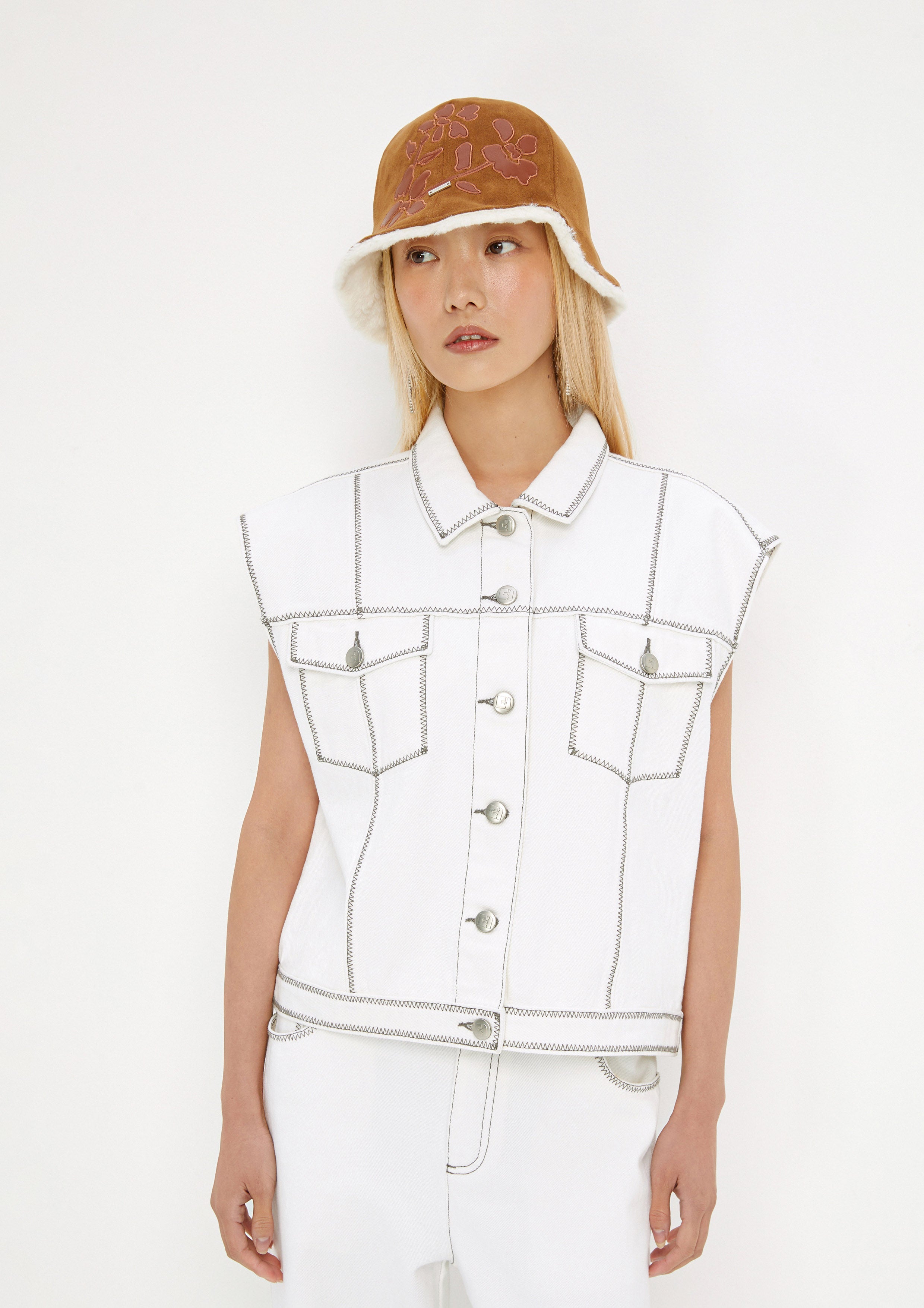 Contrast Stitching Sleeveless Vest Mist Through The Pine