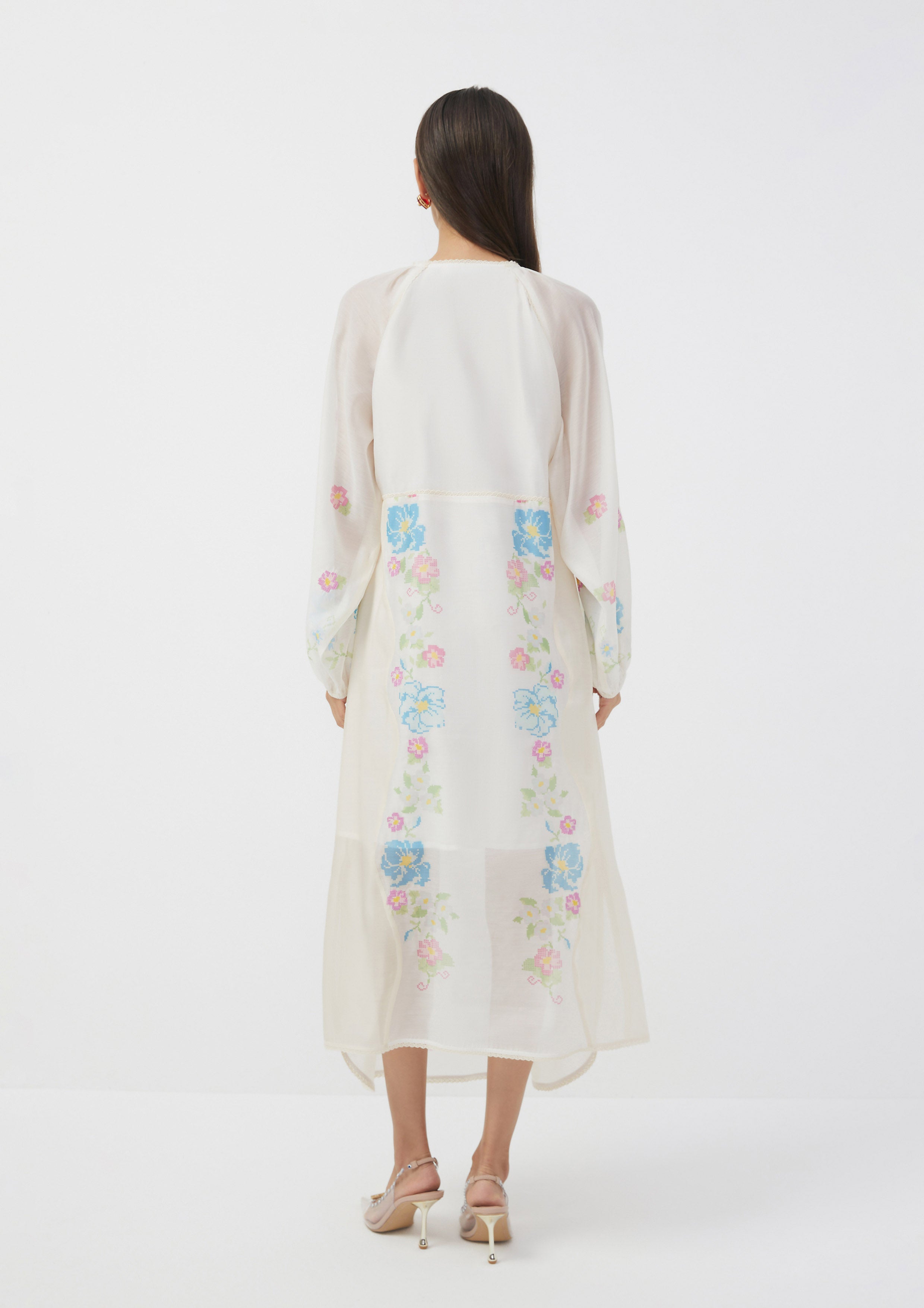 เดรสยาว คอวี พิมพ์ลายดอกไม้ Scandi Folk Art