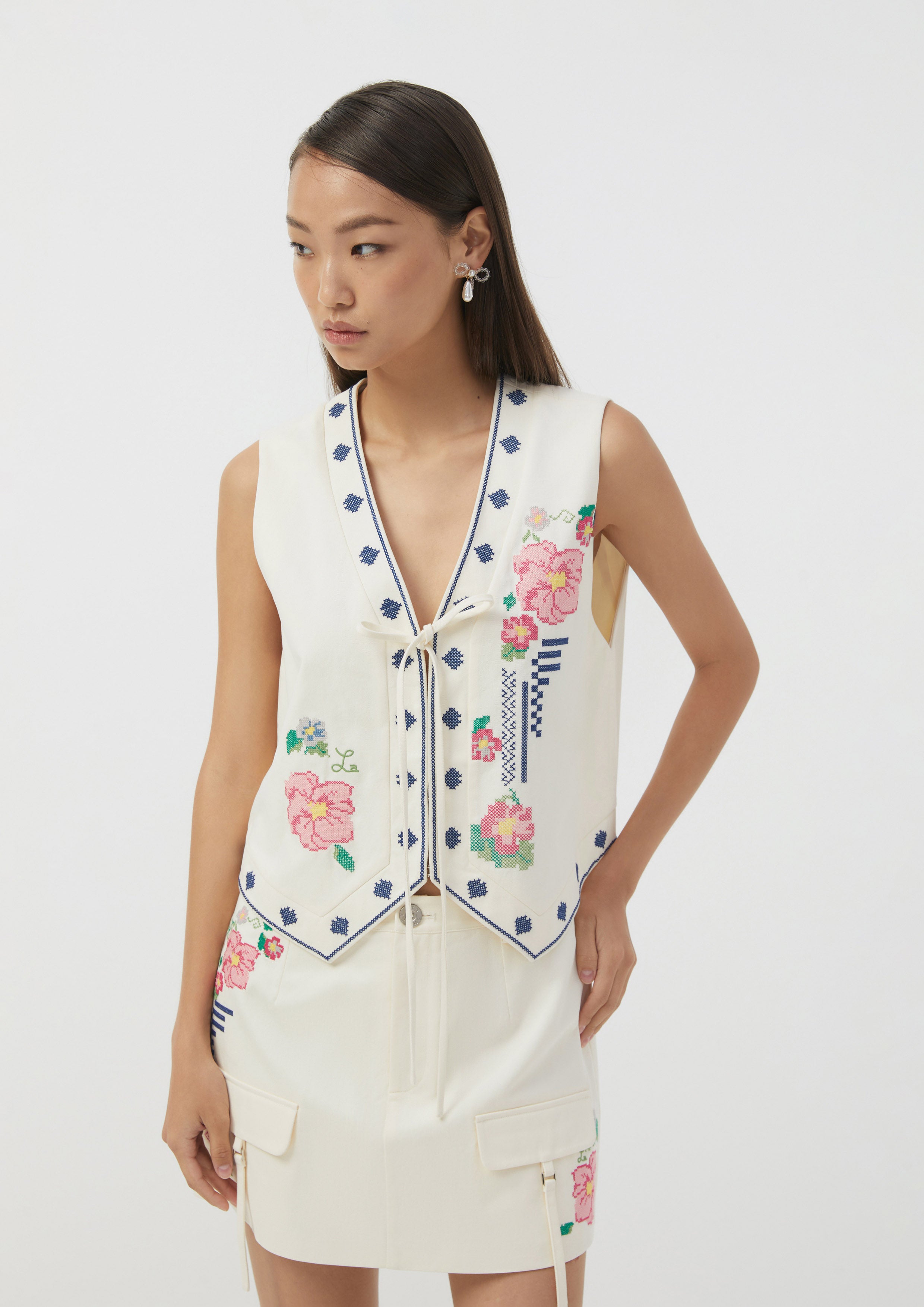 เสื้อกั๊ก ปักลายดอกไม้ ครอสติช Scandi Folk Art