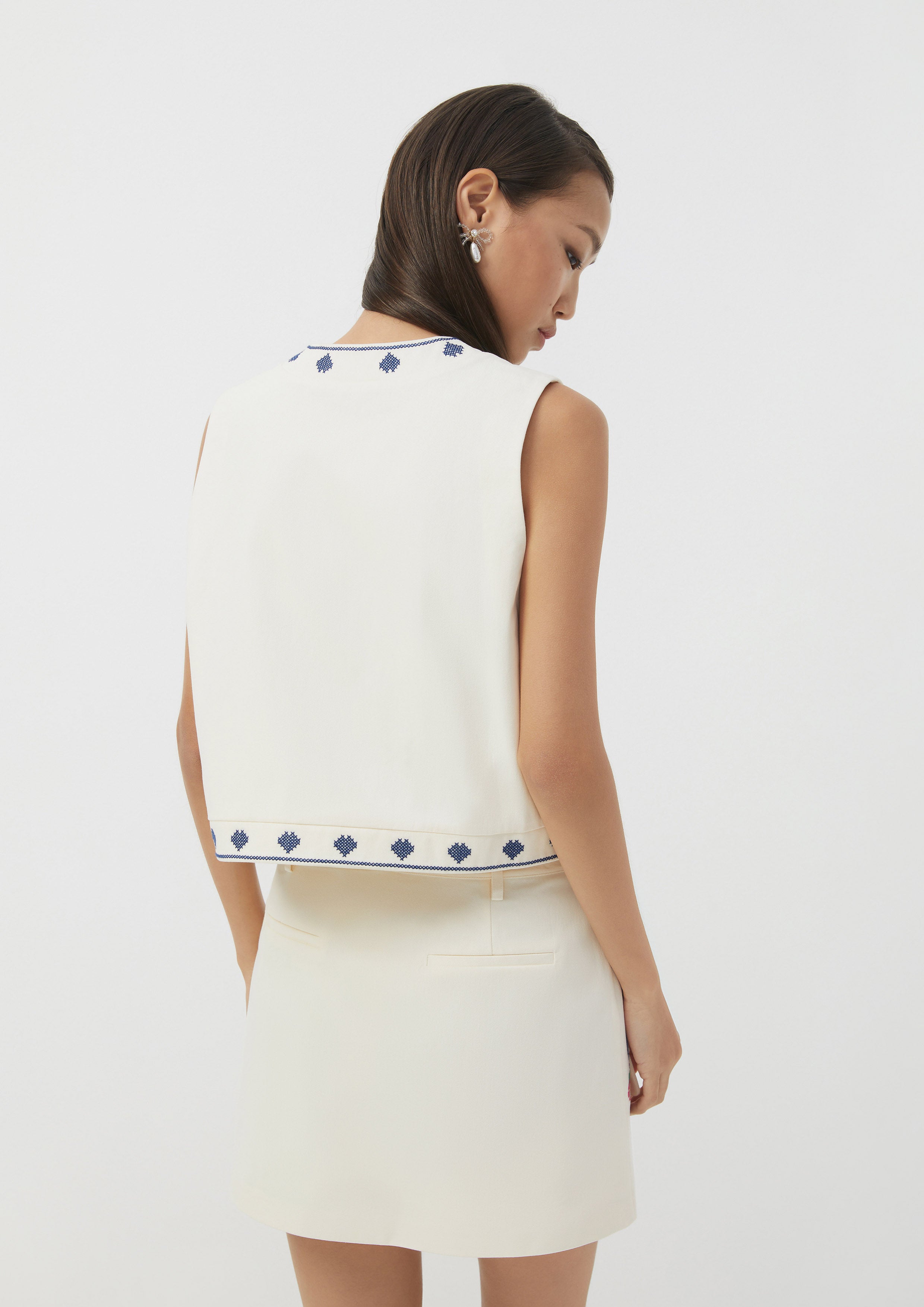 เสื้อกั๊ก ปักลายดอกไม้ ครอสติช Scandi Folk Art