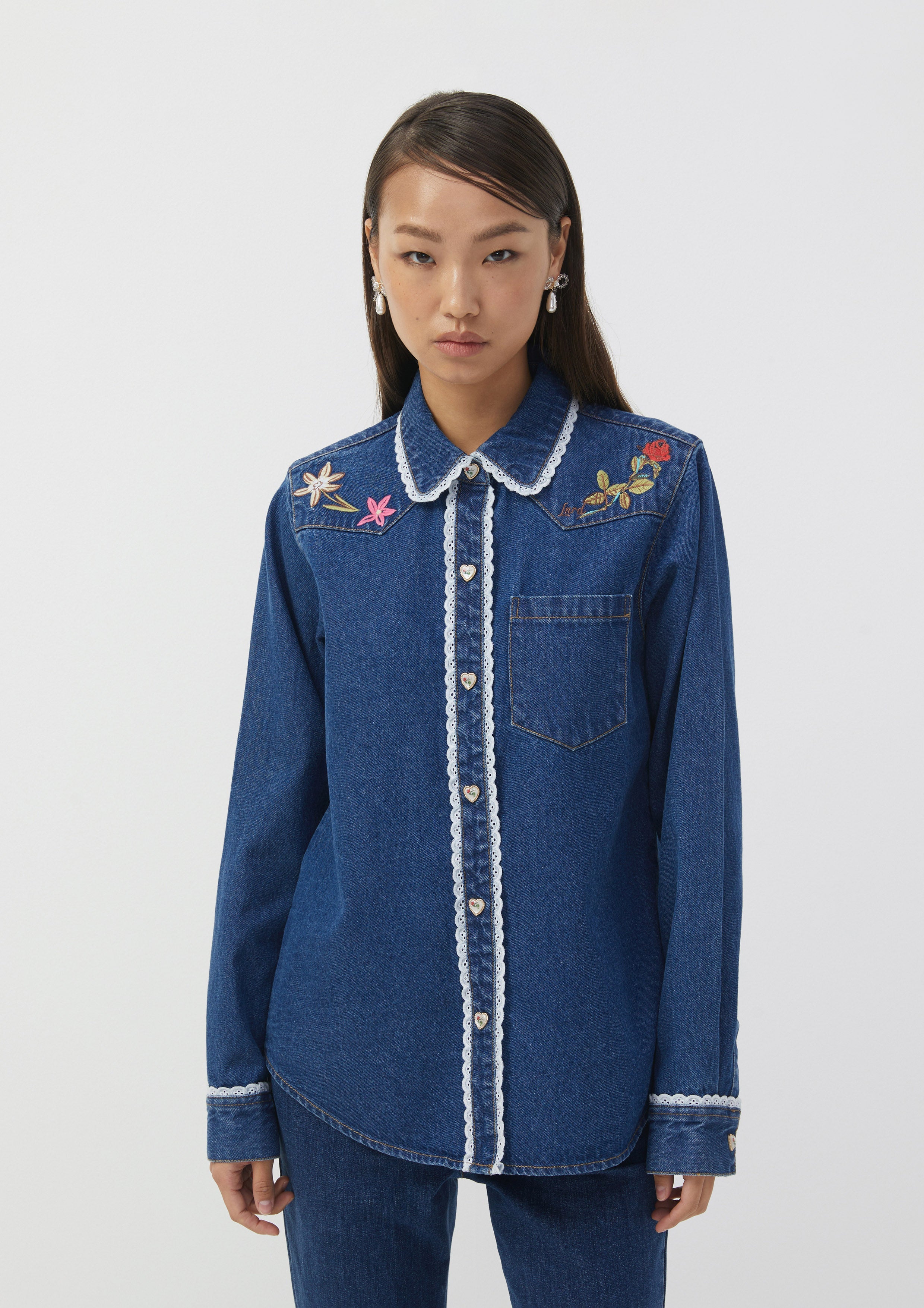 เสื้อเชิ้ตยีนส์ แขนยาว ปักลายดอกไม้ The Wild Spirit
