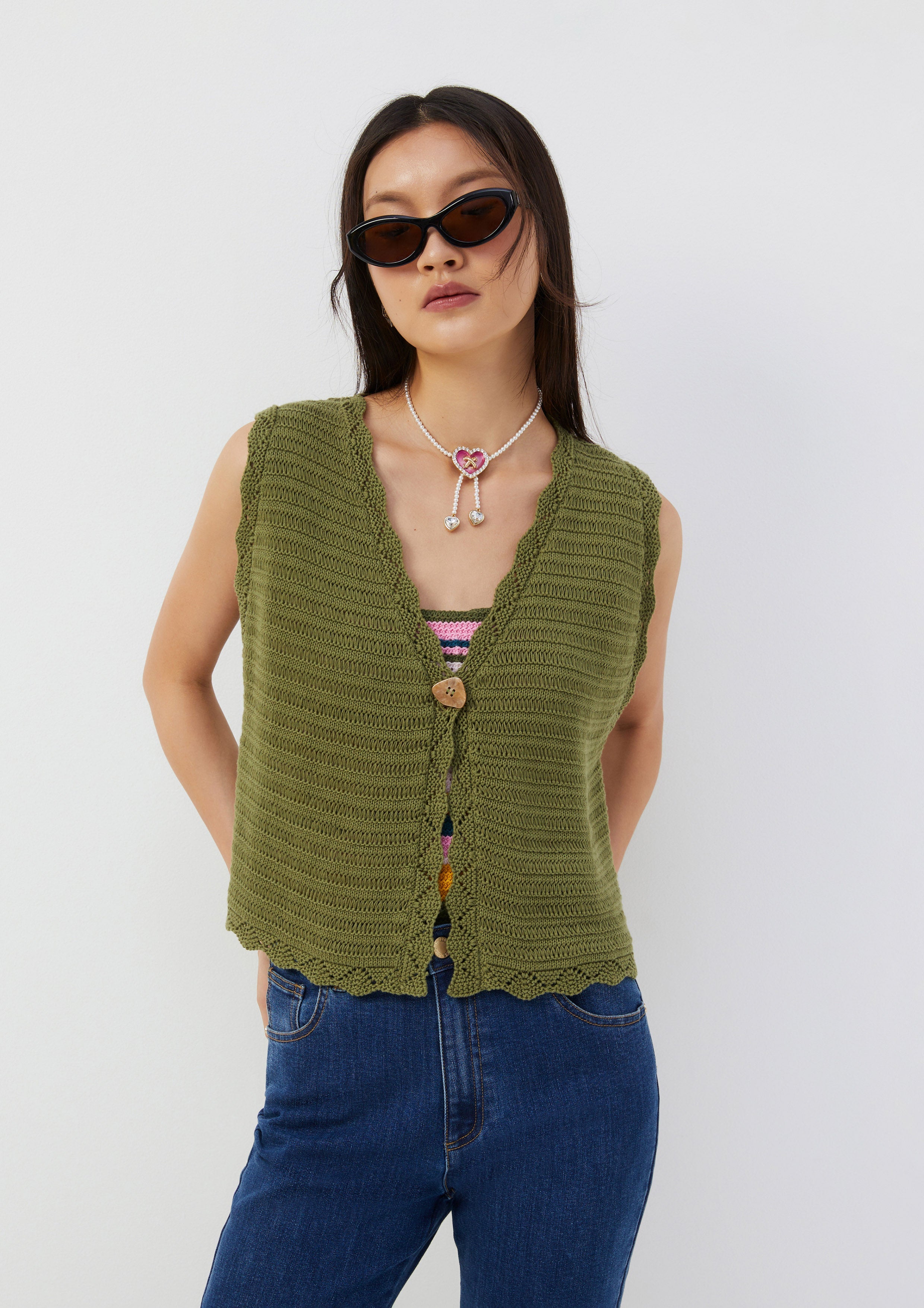 เสื้อกั๊ก ถักไหมพรม ลายคลื่น Folk Bloom