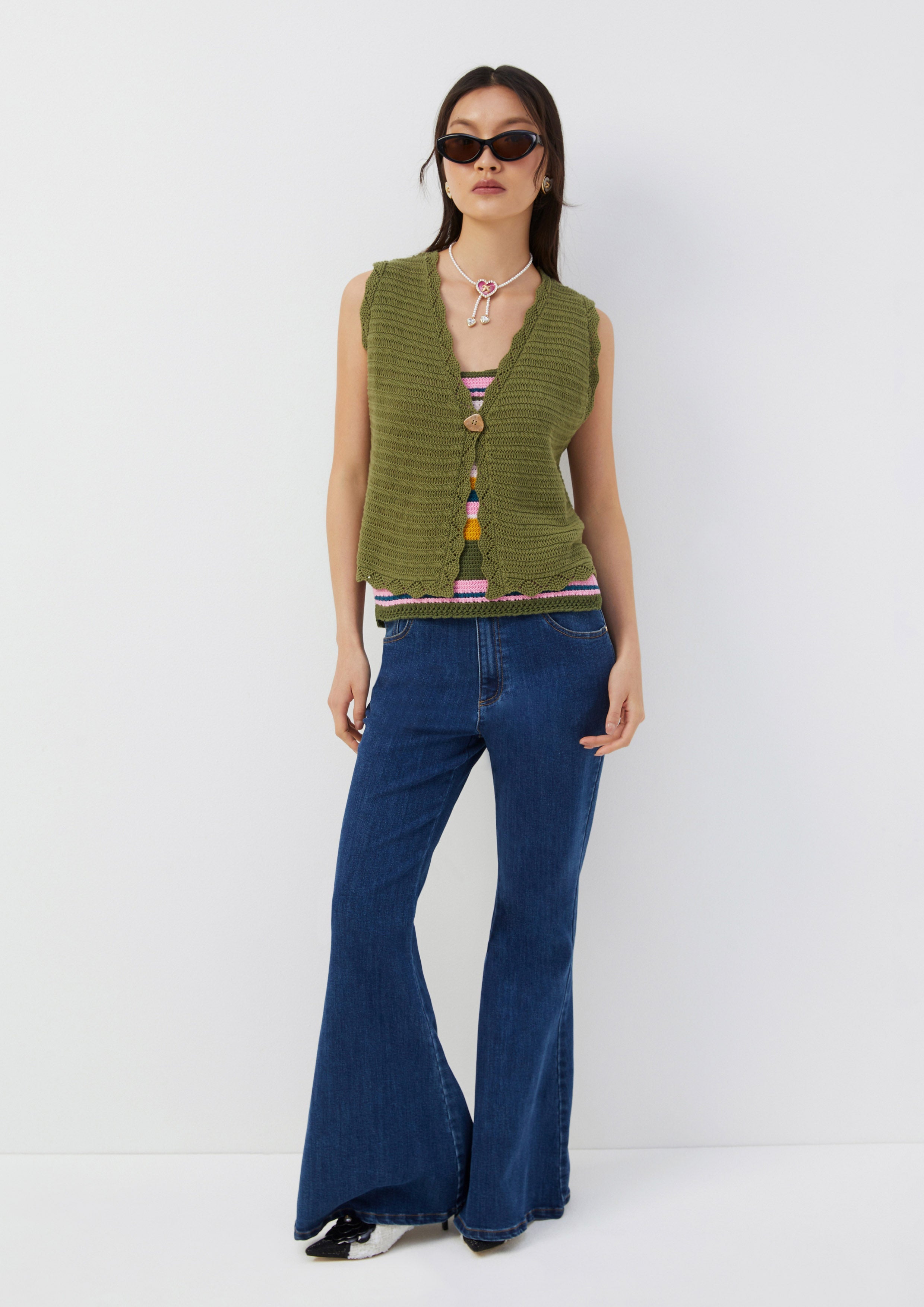 เสื้อกั๊ก ถักไหมพรม ลายคลื่น Folk Bloom