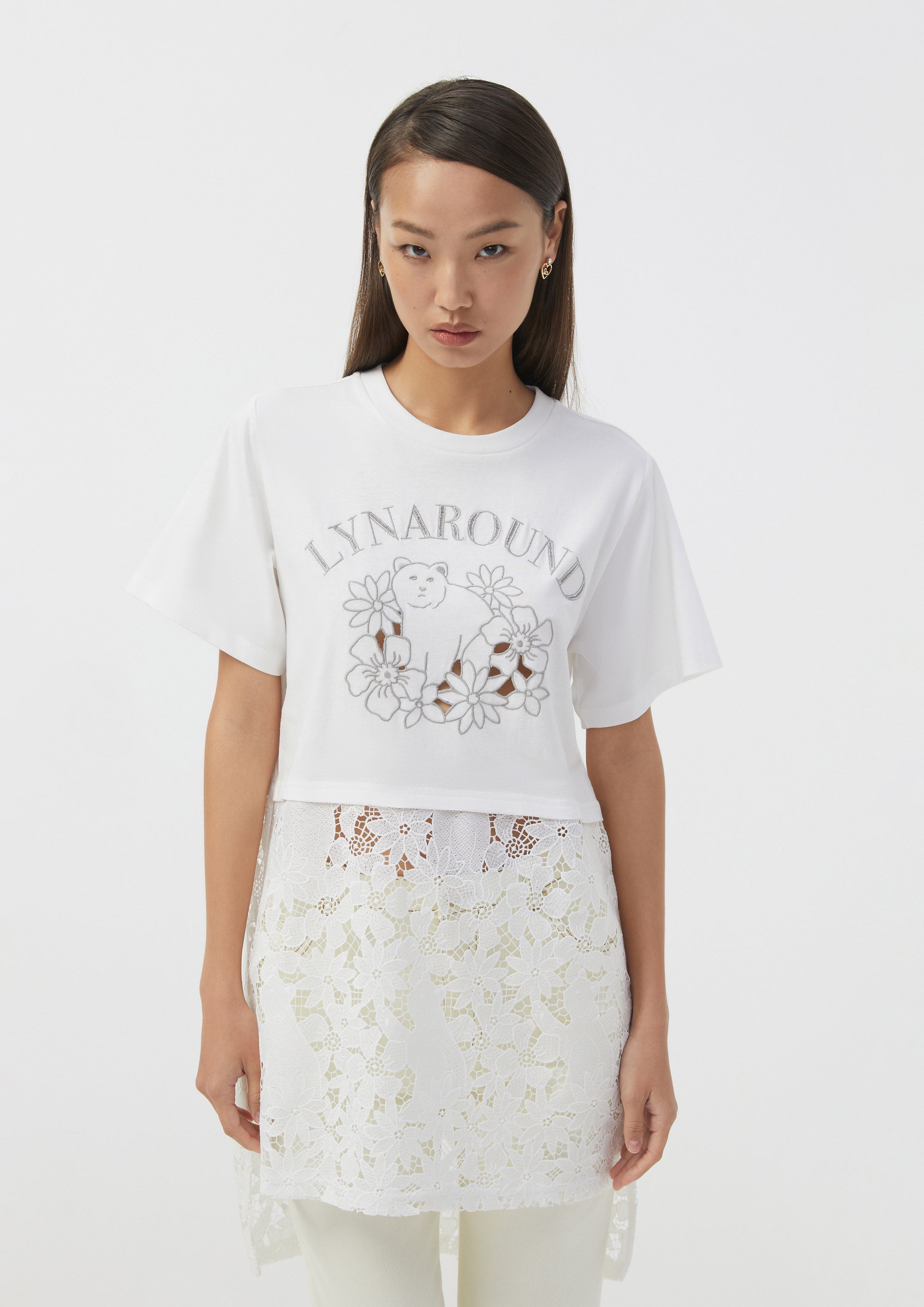 เสื้อยืด แต่งชายลูกไม้ พิมพ์ลายหมีและดอกไม้ The Wild Spirit
