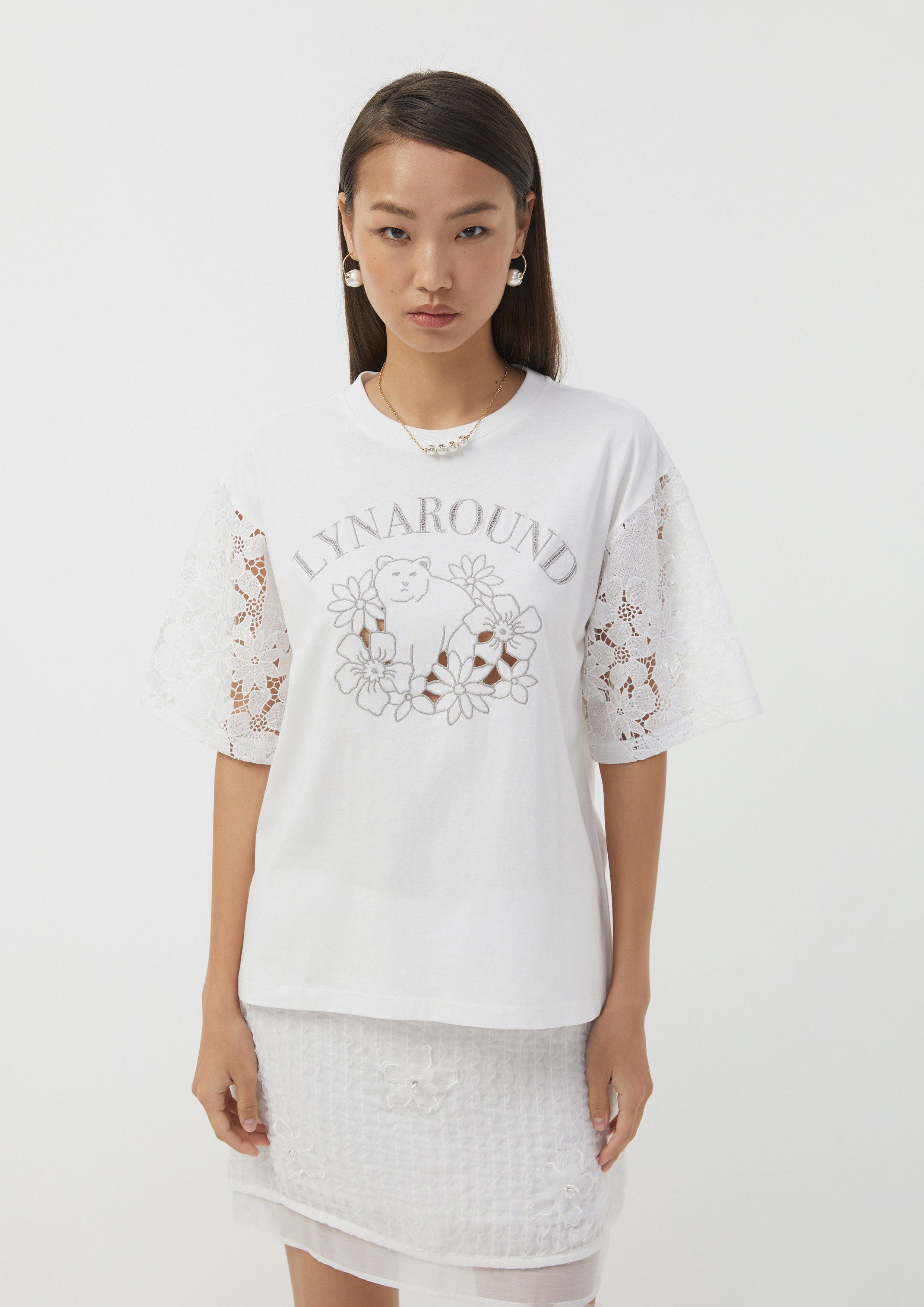 เสื้อยืด แขนลูกไม้ พิมพ์ลายหมีและดอกไม้ The Wild Spirit