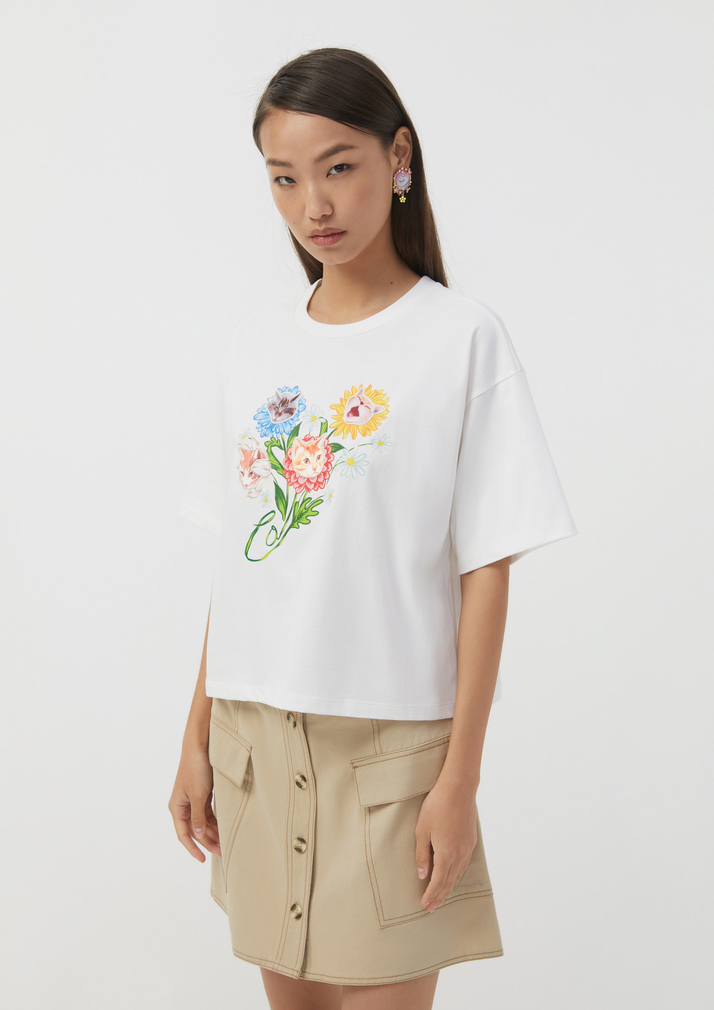 เสื้อยืด ทรงหลวม พิมพ์ลายแมวและดอกไม้