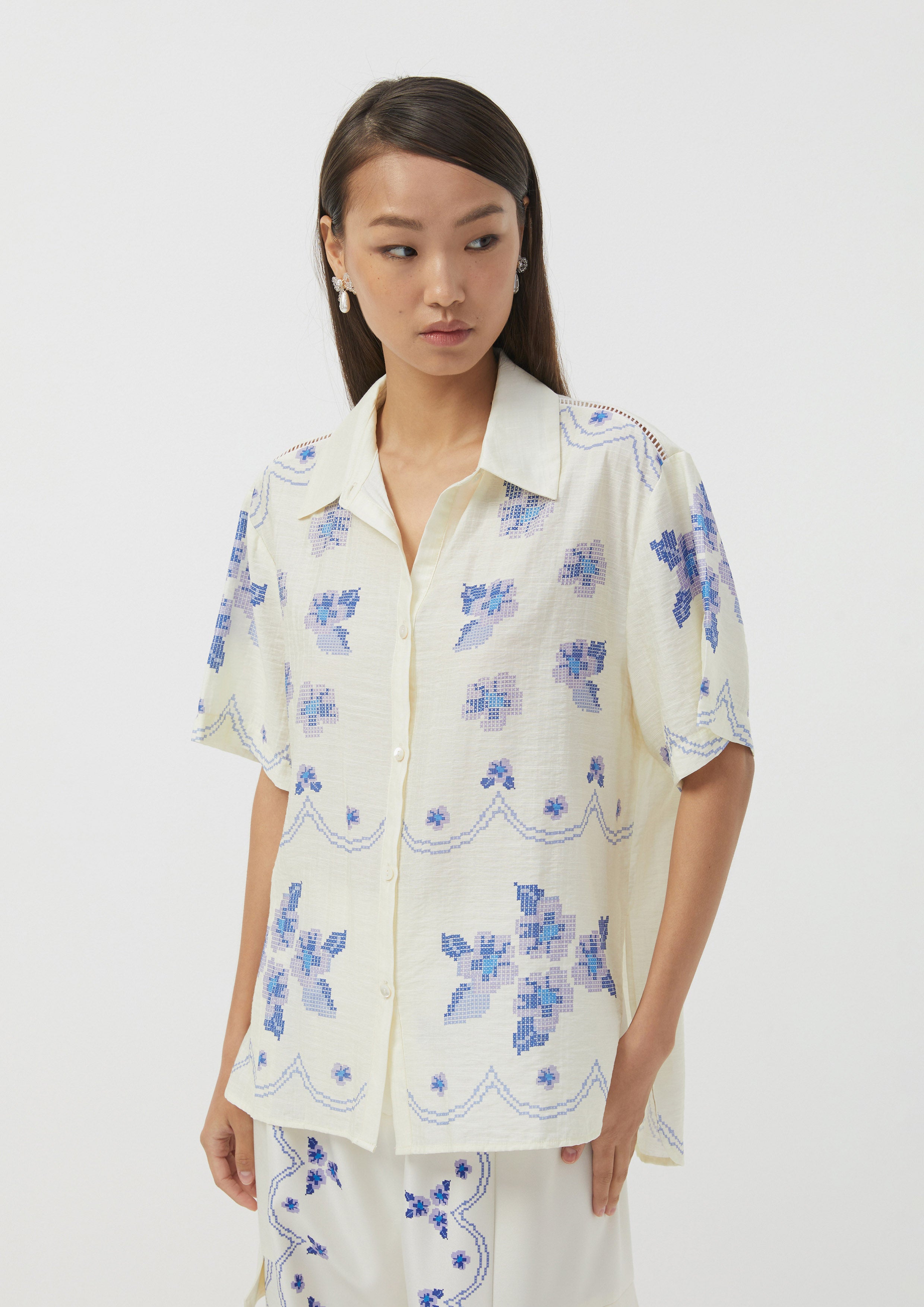 เสื้อเชิ้ต แขนสั้น ปักลายดอกไม้ Scandi Folk Art