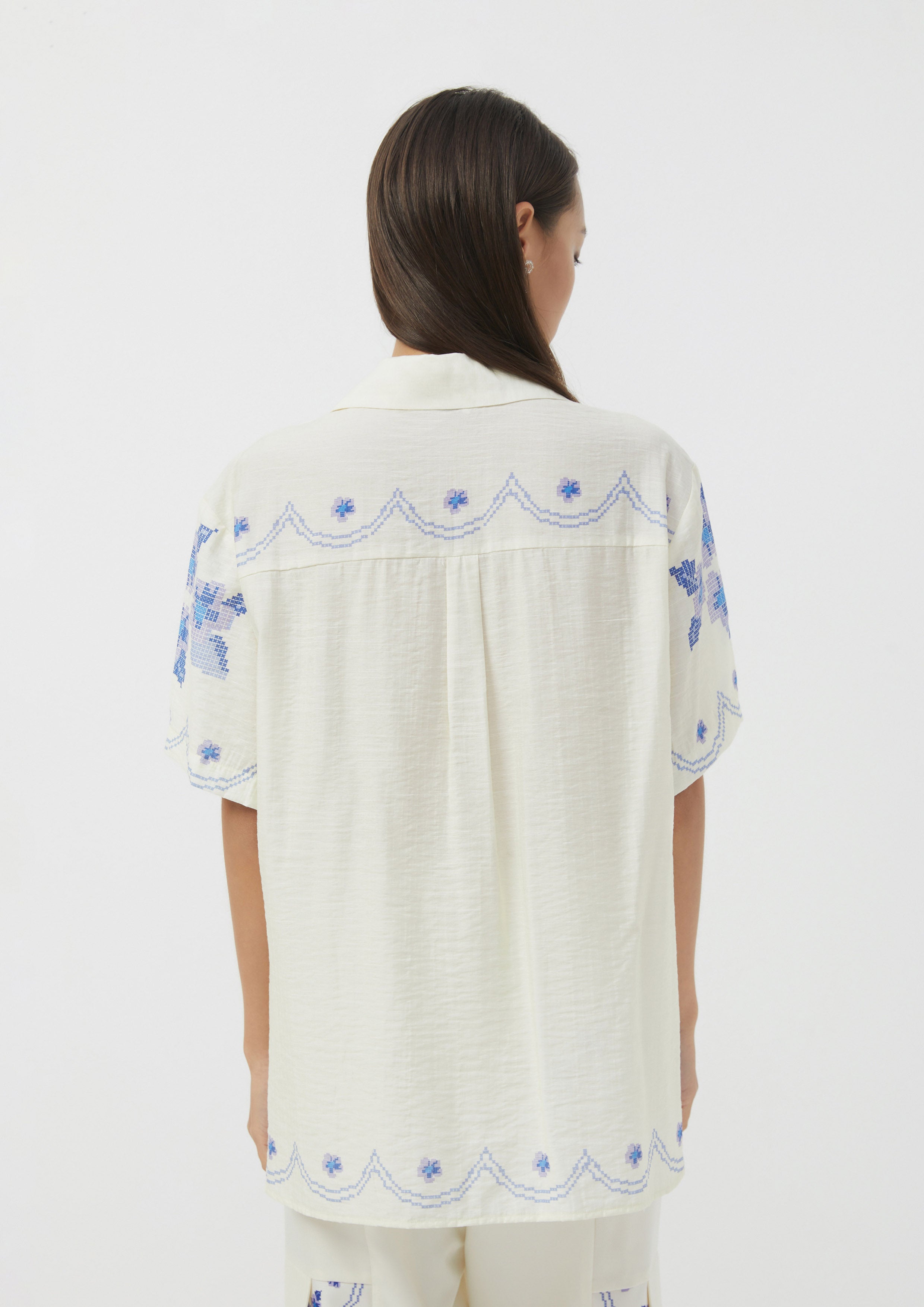 เสื้อเชิ้ต แขนสั้น ปักลายดอกไม้ Scandi Folk Art
