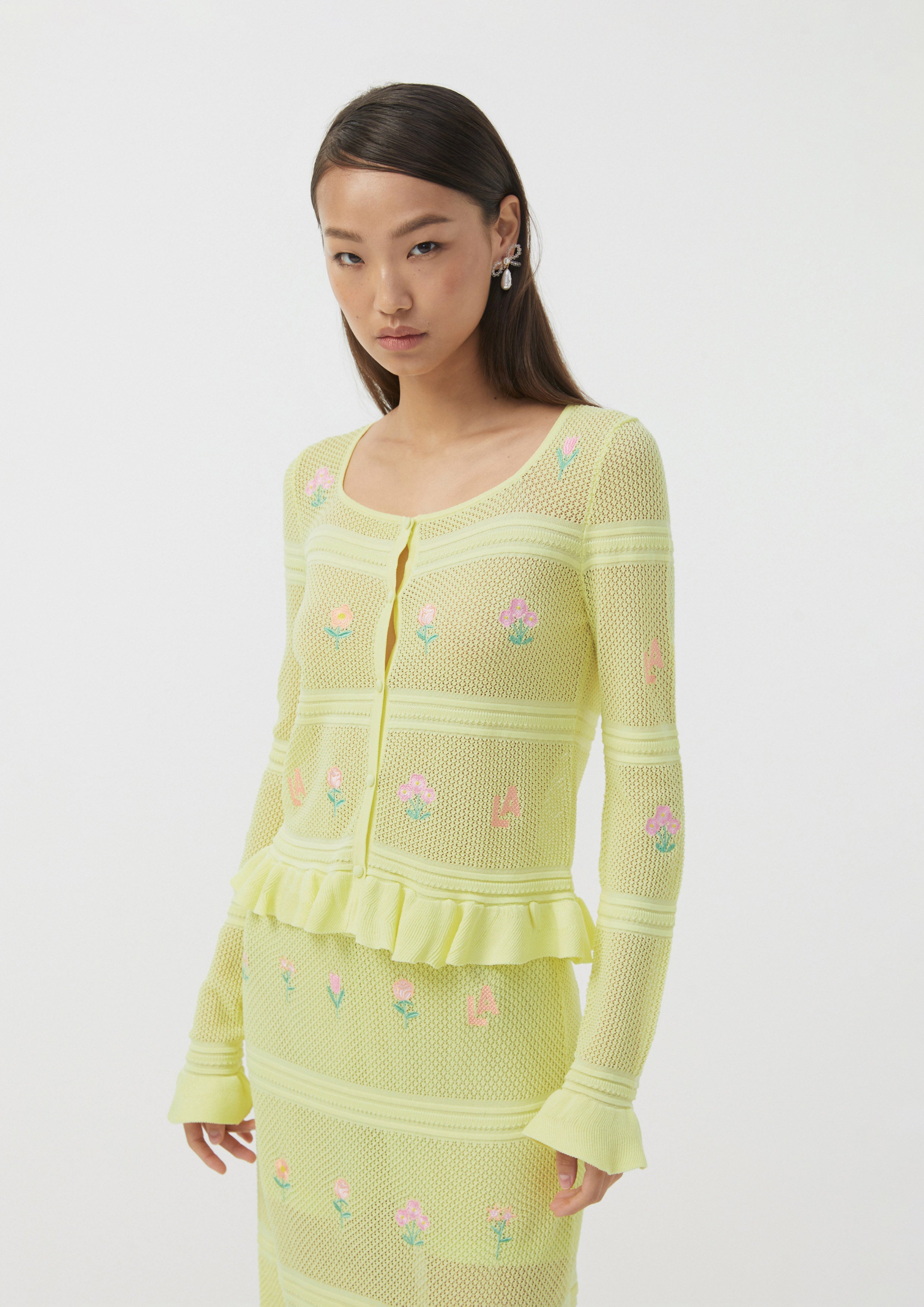 เสื้อคาร์ดิแกน ผ้าถัก ปักดอกไม้ Folk Bloom