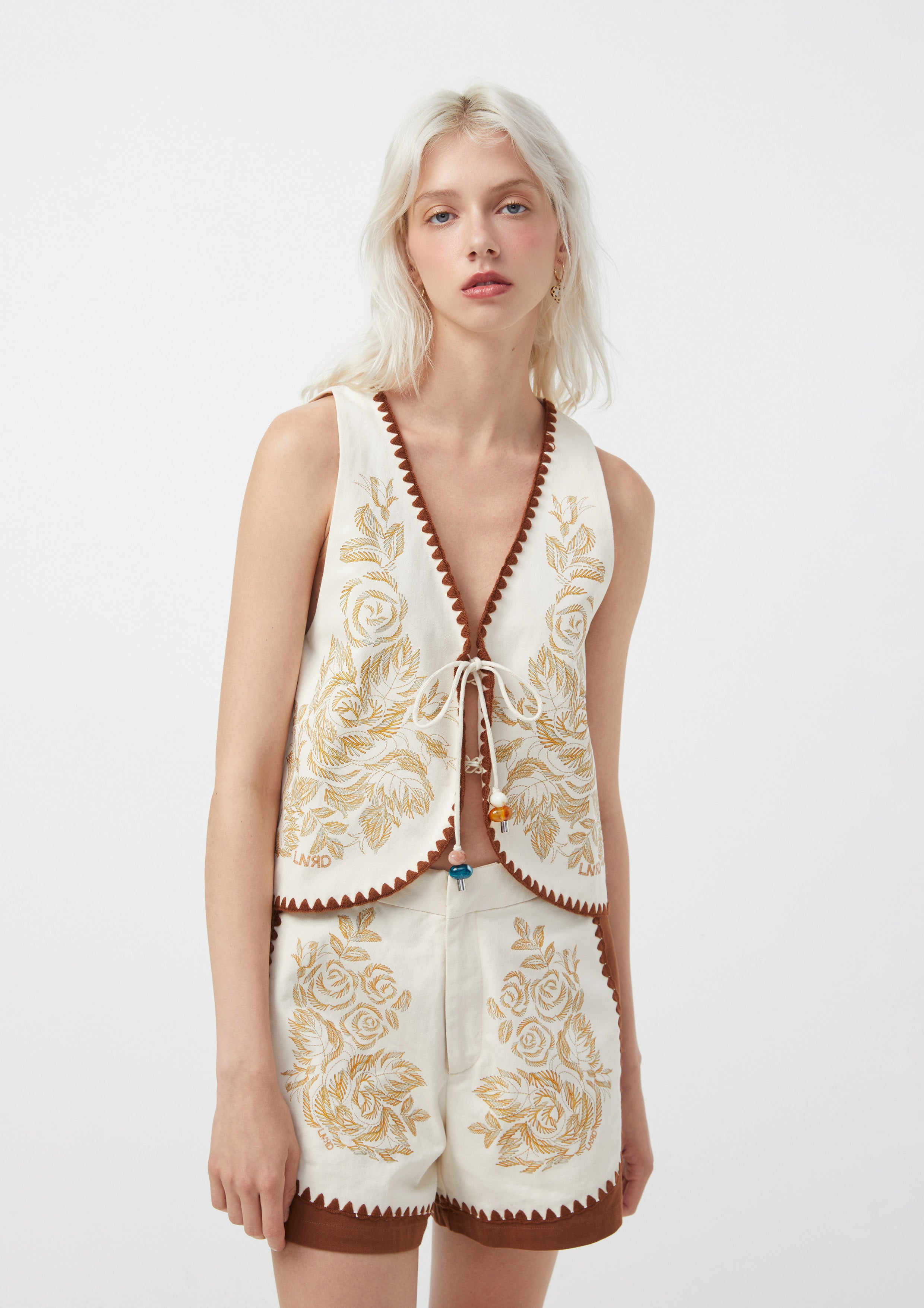 เสื้้อกั๊ก แต่งเปิดหน้า ลายดอกกุหลาบ Margot's Summer Field
