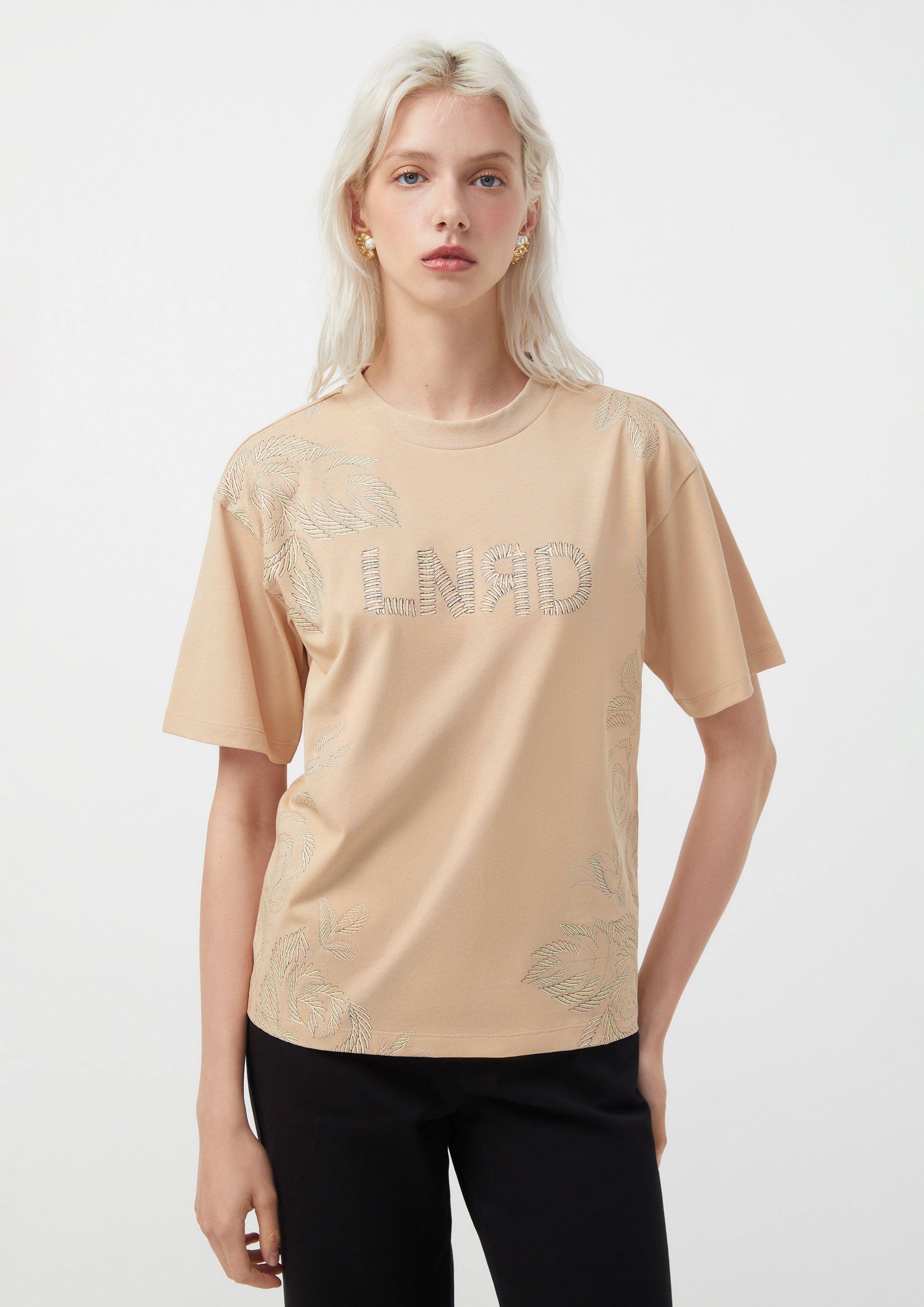 เสื้อยืด ลายดอกไม้ Margot's Summer Field