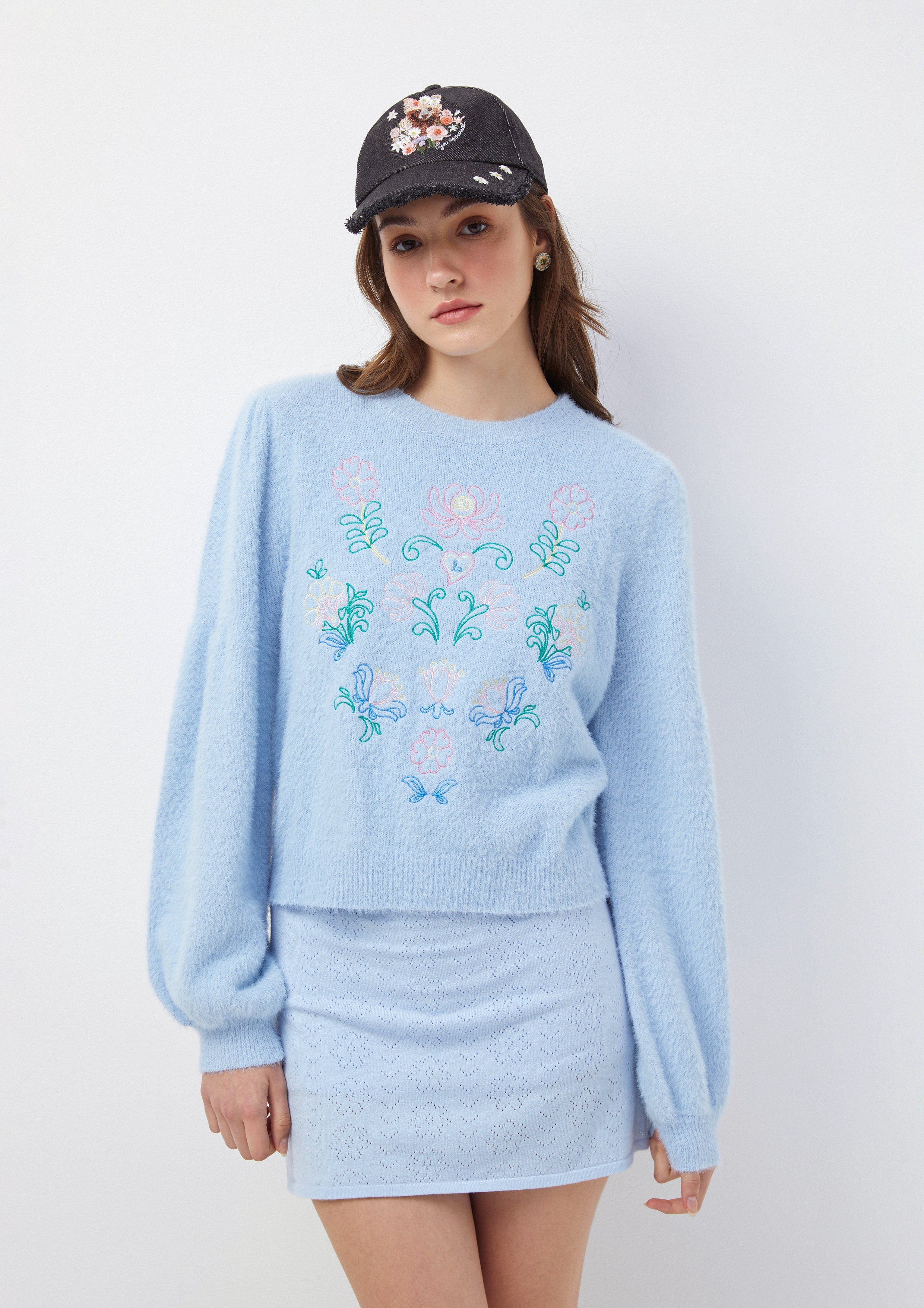 เสื้อพูลโอเวอร์ ไหมพรม ปักลายดอกไม้ Blooms and Blessings