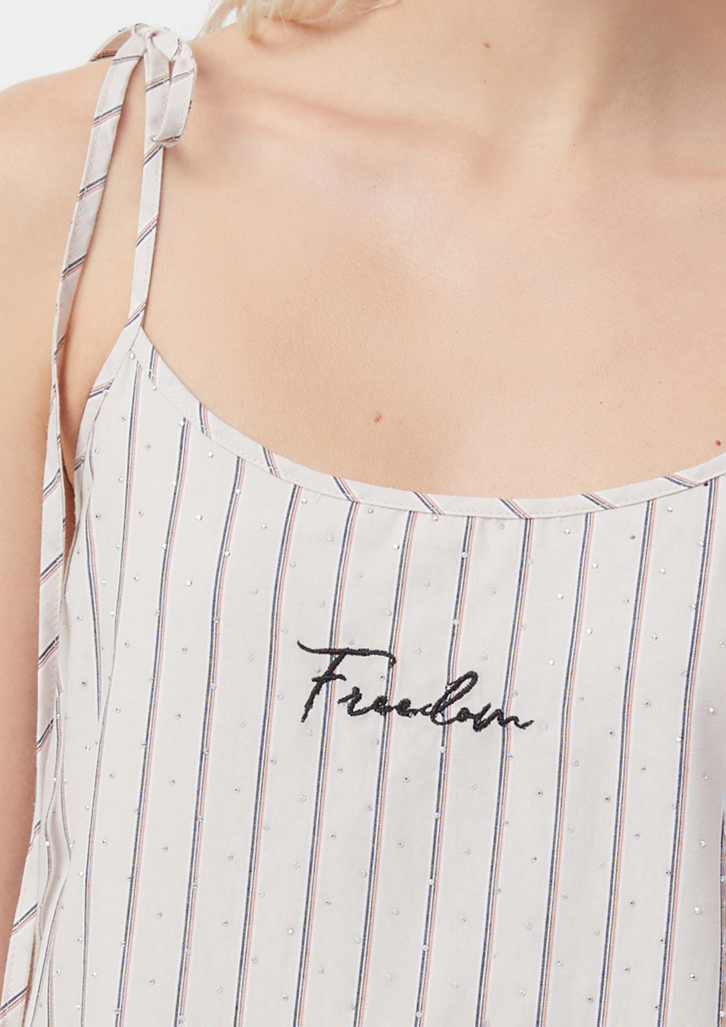 เดรสสั้น ลายทาง แต่งขอบพู่ Carefree Capture