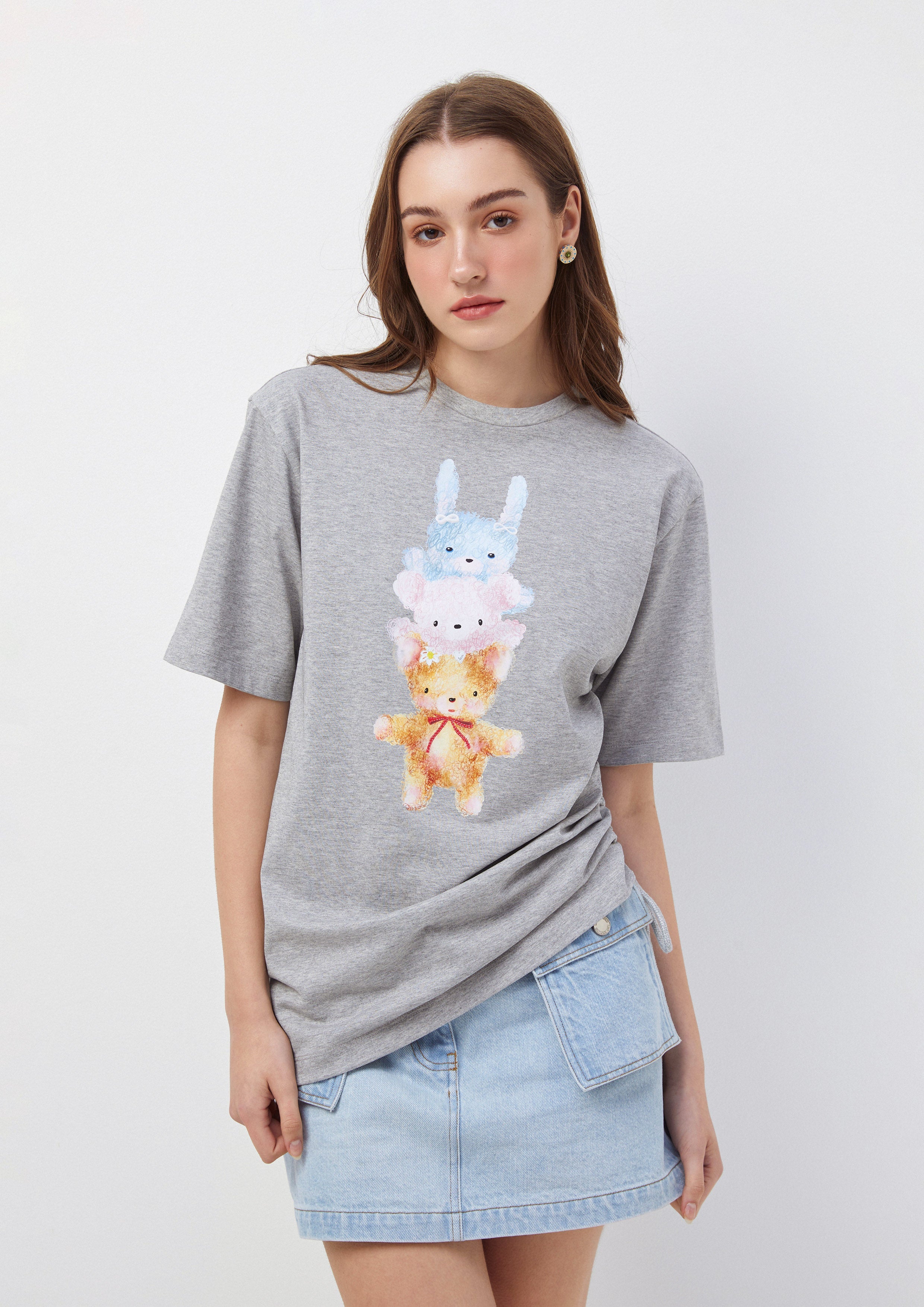 เสื้อยืด แต่งเชือกรูด พิมพ์ลาย Carefree Capture