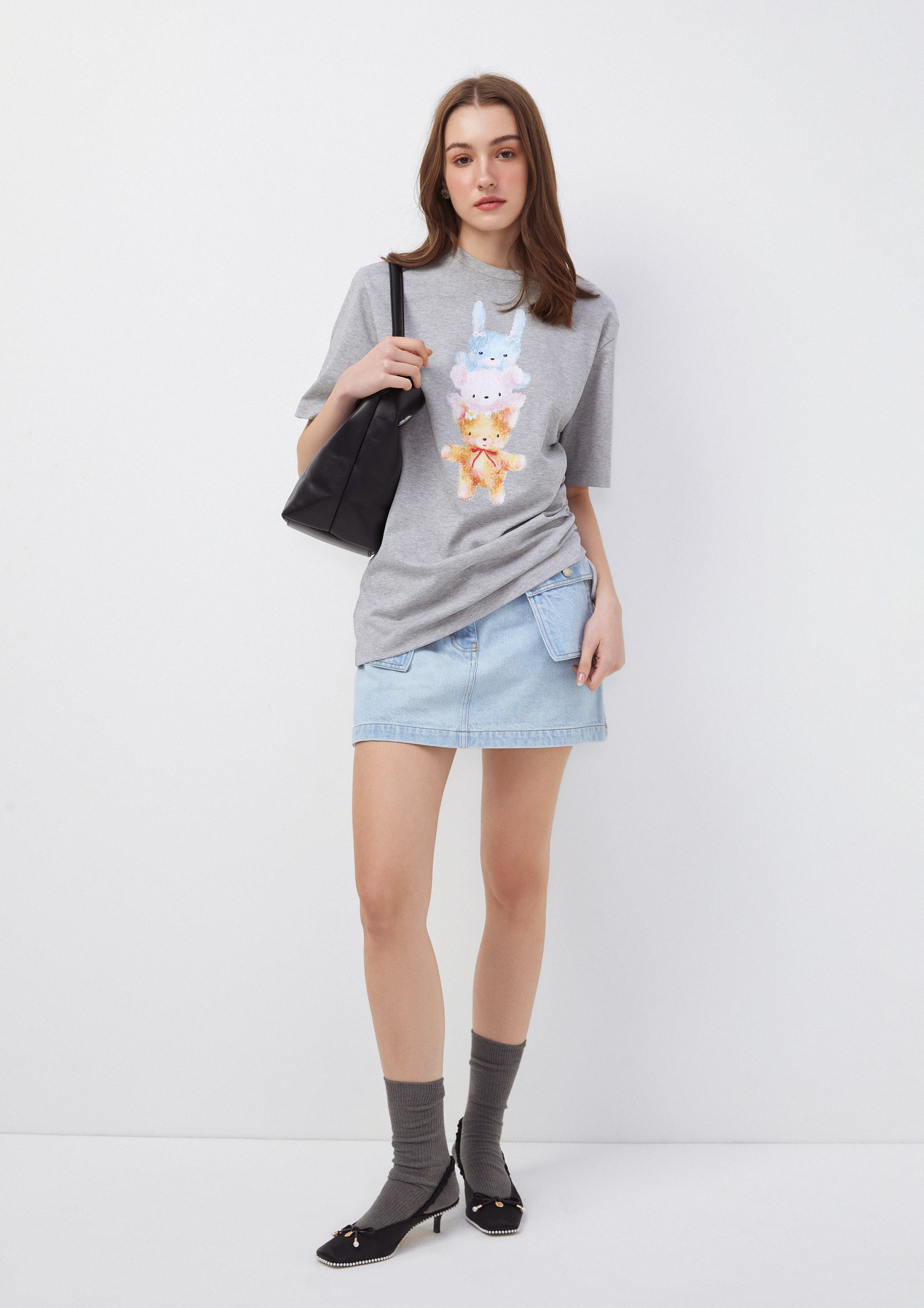 เสื้อยืด แต่งเชือกรูด พิมพ์ลาย Carefree Capture