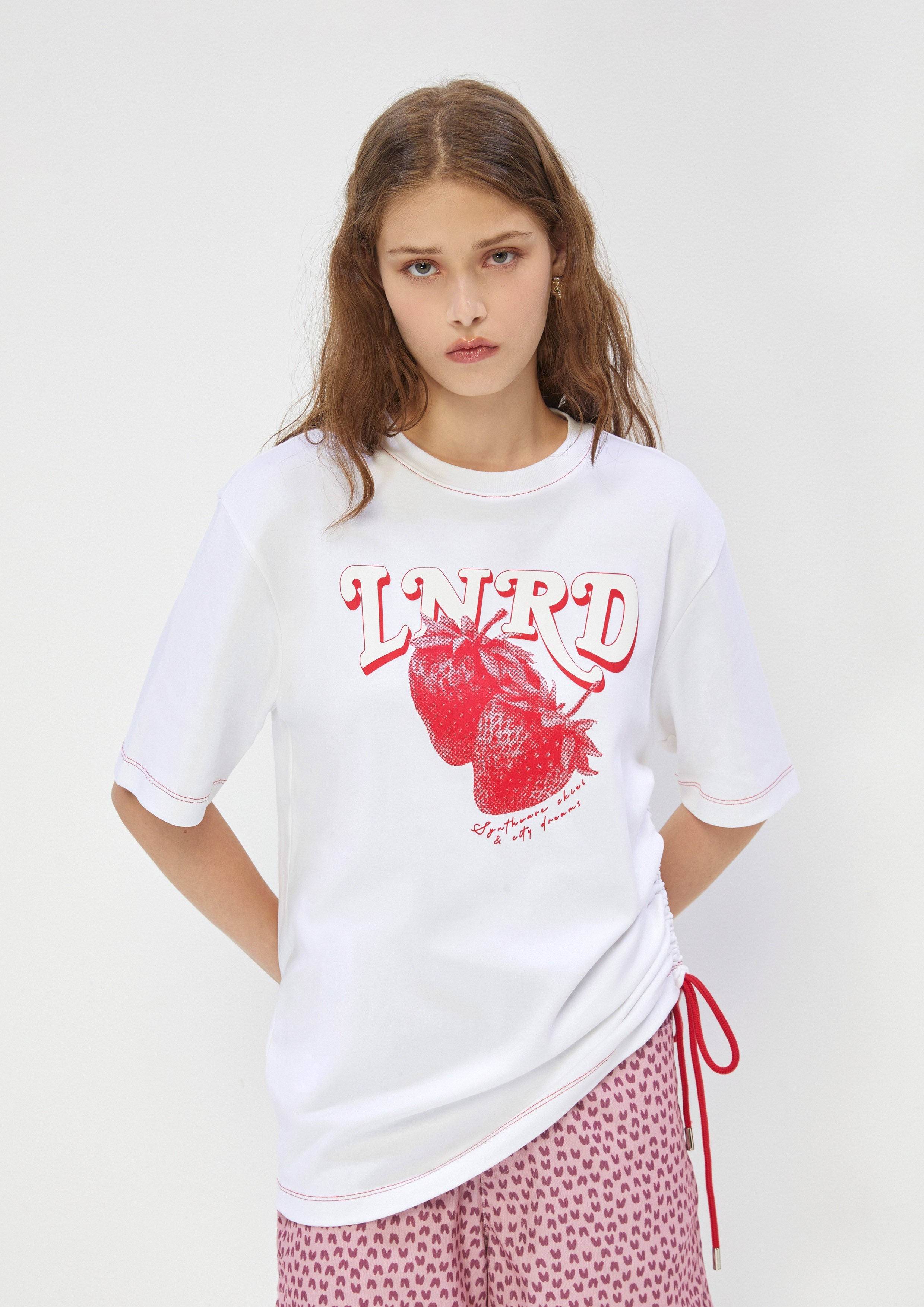 เสื้อยืด พิมพ์ลาย สตรอเบอร์รี่