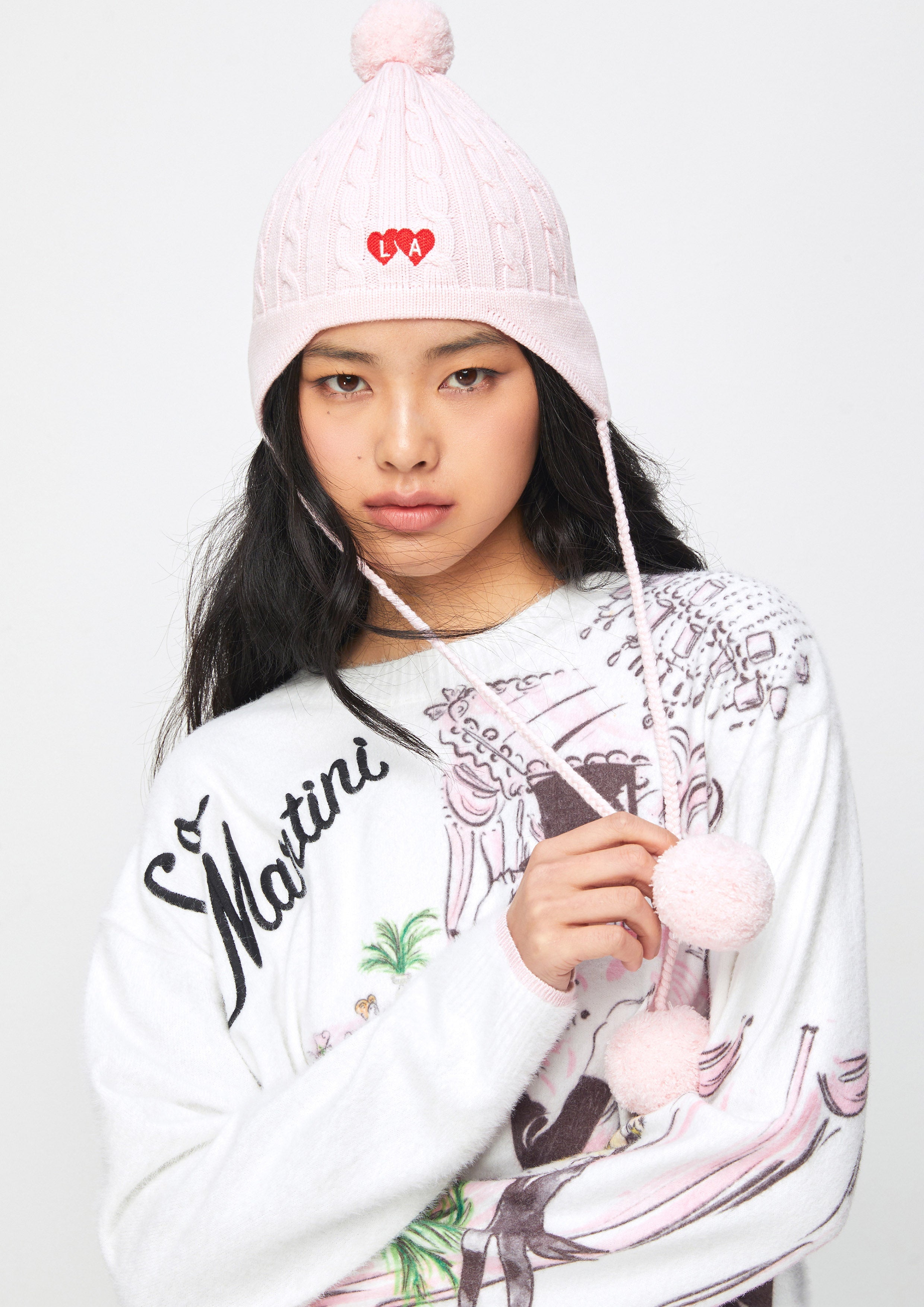 หมวกถักปักโลโก้ตกแต่งสายเชือกลูกบอลเฟอร์ คอลเลกชัน Casual Chic