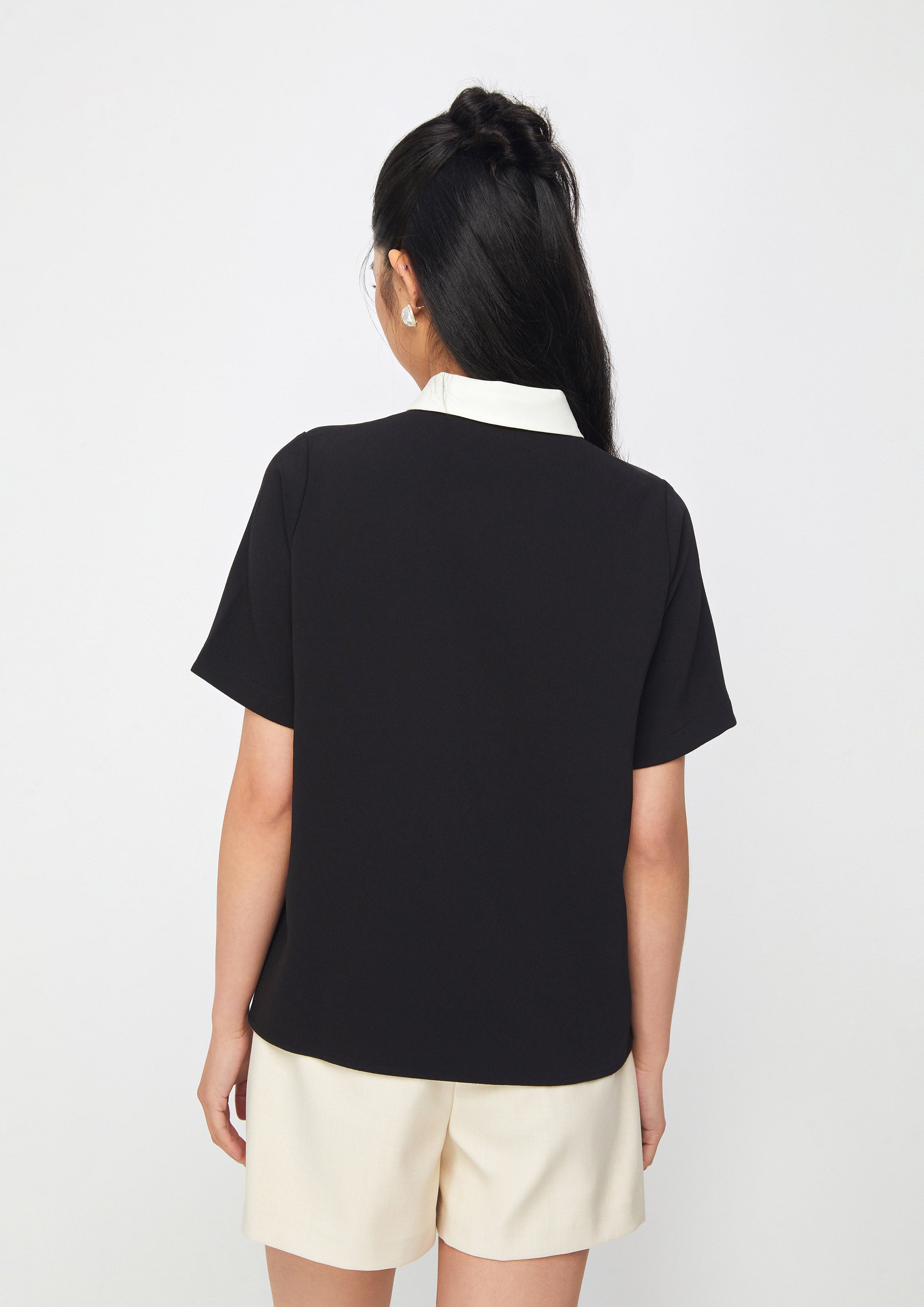 เสื้อเชิ้ตแขนสั้นปักลาย คอลเลกชัน The Secret Agent