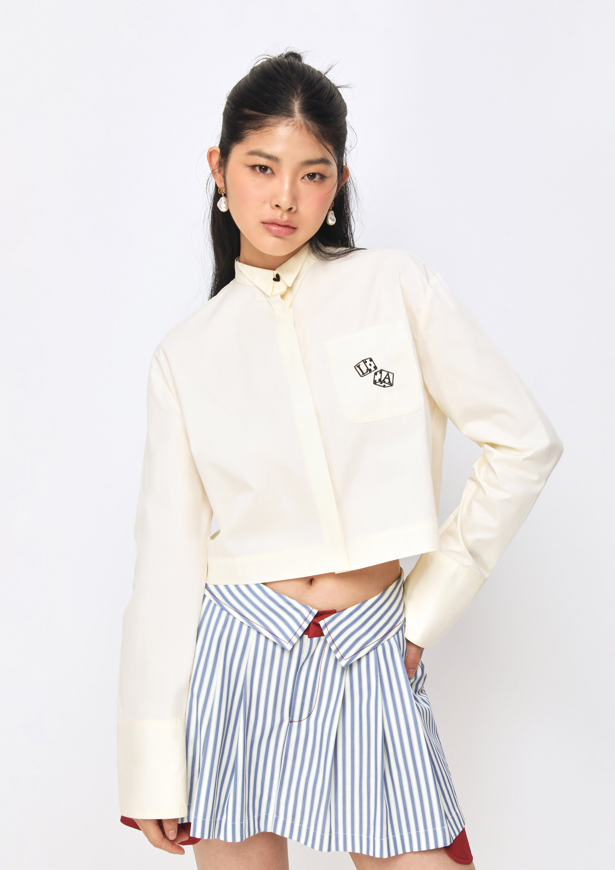 เสื้อเชิ้ตครอปแขนยาวปักลาย คอลเลกชัน Casual Chic