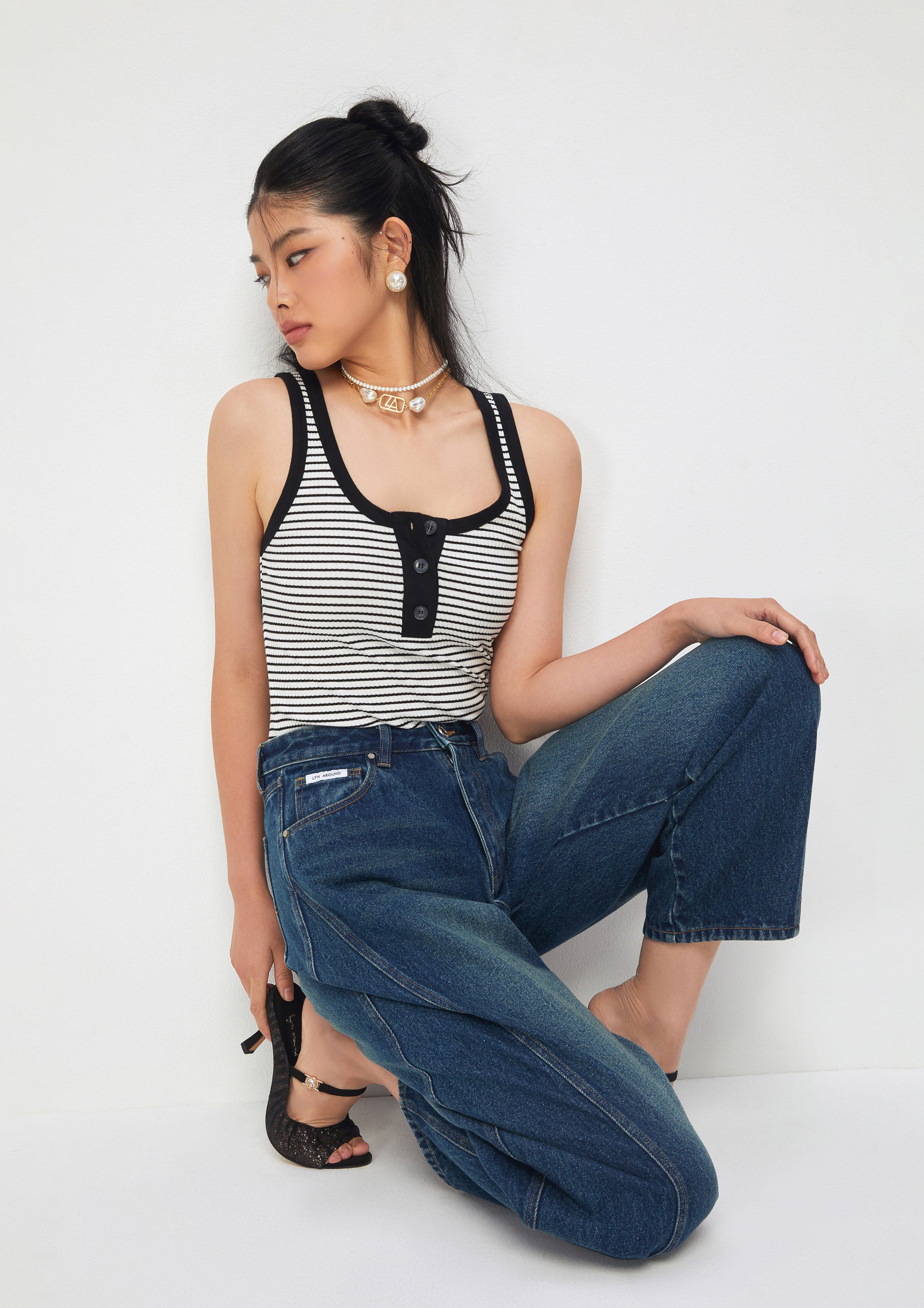 เสื้้อกล้ามผ้านิตลายทาง คอลเลกชัน Casual Chic