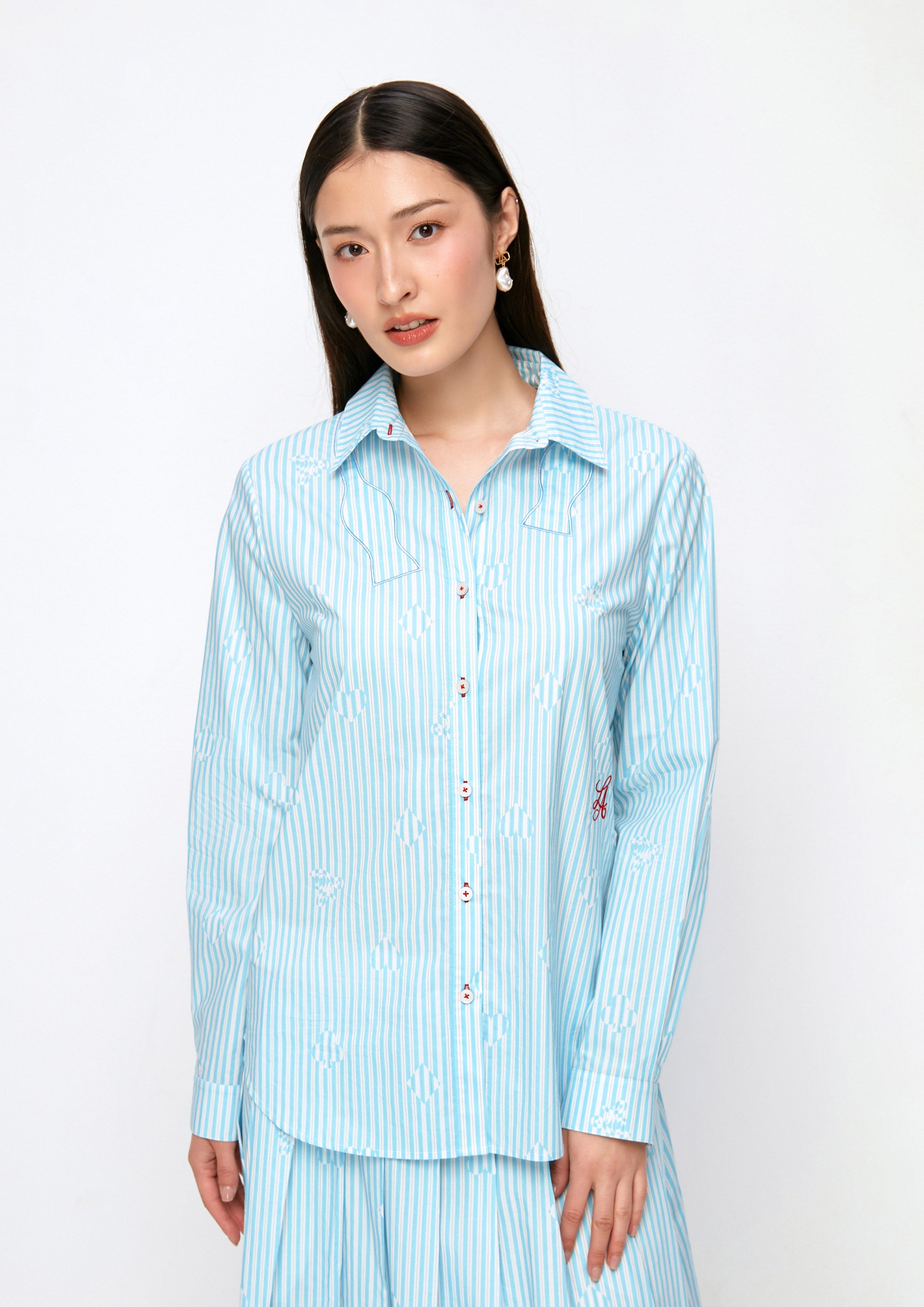 เสื้อเชิ้ตลายทางแขนยาวปักลายโลโก้ คอลเลกชัน Property of Jolly