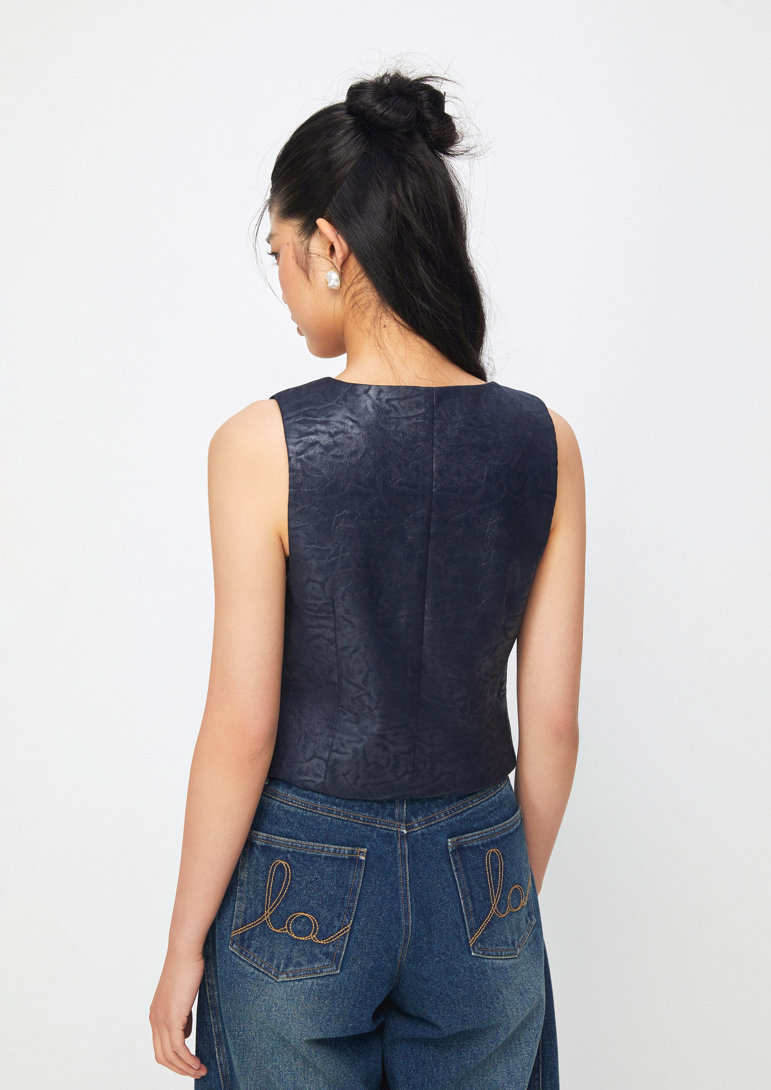 เสื้อกั๊กหนังกลับปักคริสตัล คอลเลกชัน Dust and Diamonds