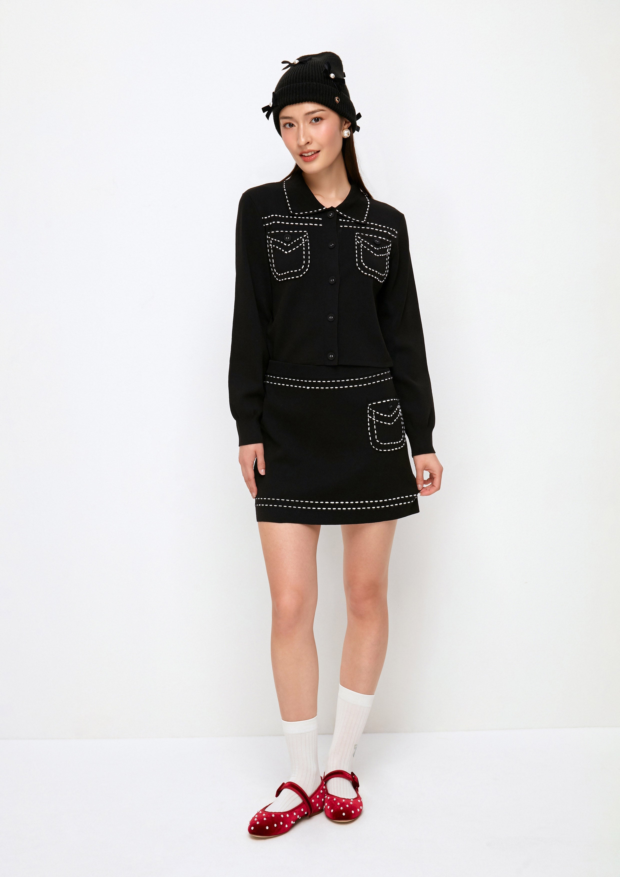 กระโปรงสั้นผ้านิตปักลาย คอลเลกชัน Casual Chic