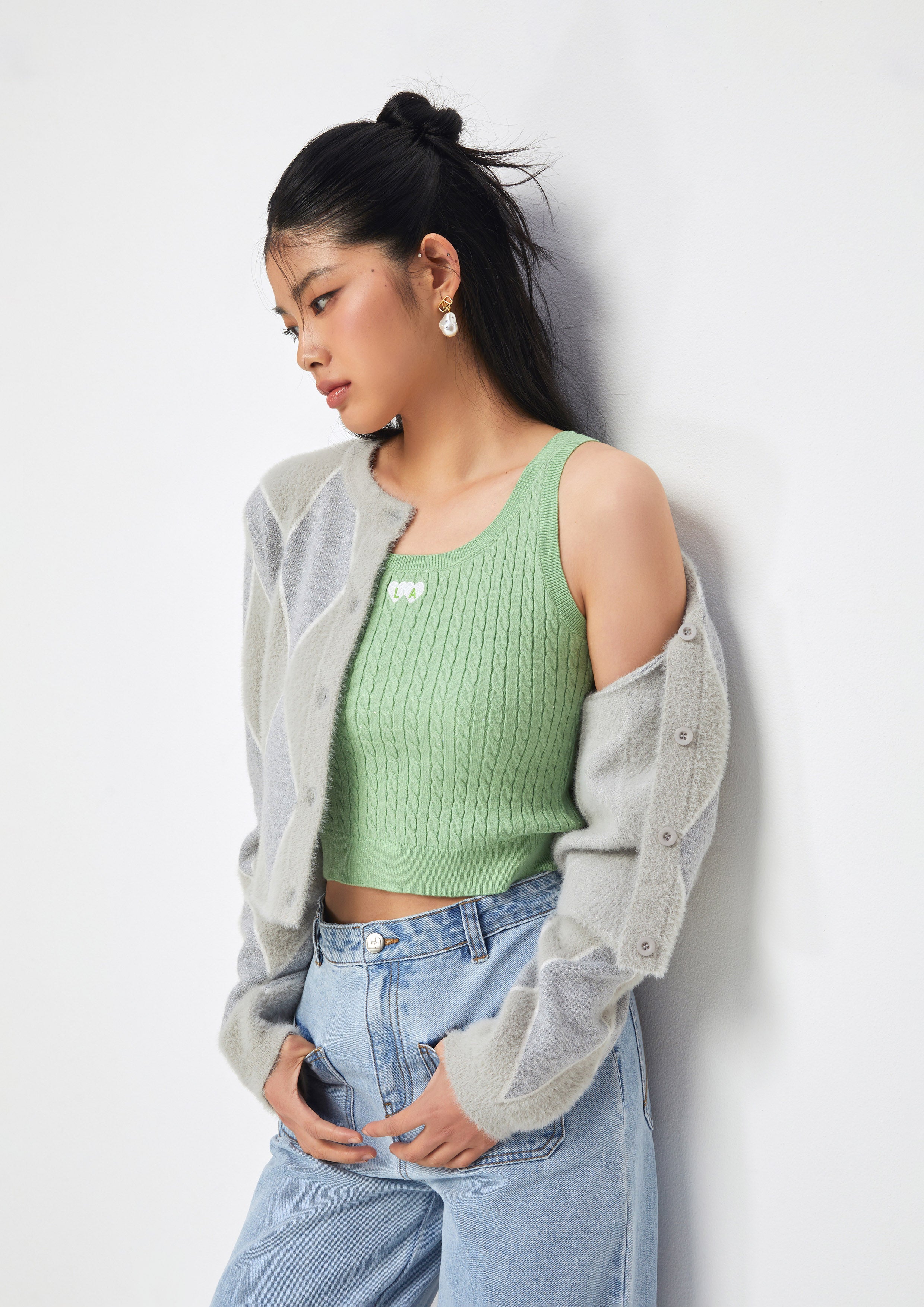 เสื้้อกล้ามนิตเคเบิ้ลปักโลโก้ คอลเลกชัน Casual Chic