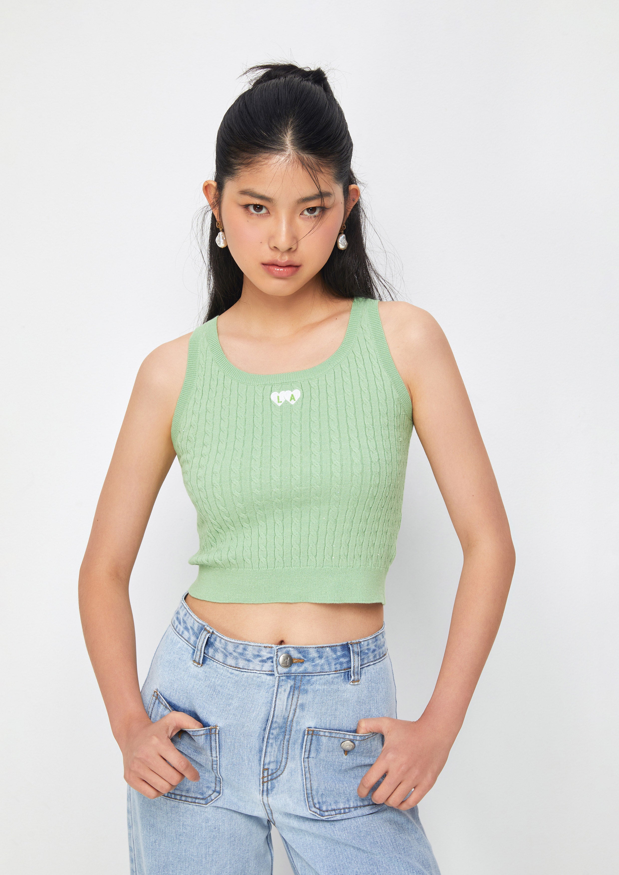 เสื้้อกล้ามนิตเคเบิ้ลปักโลโก้ คอลเลกชัน Casual Chic