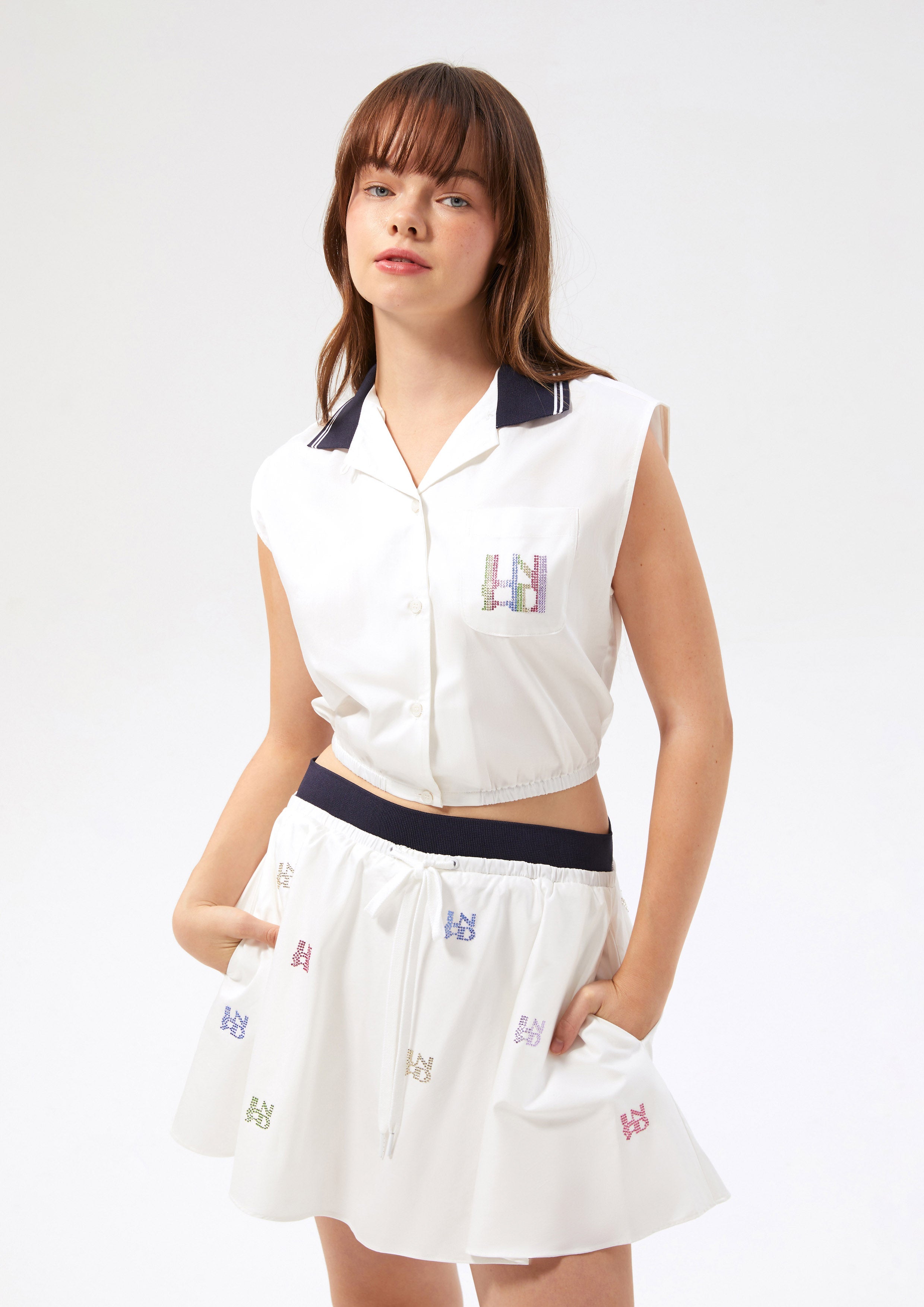 เสื้อครอปแขนสั้นพิมพ์โลโก้ คอลเลกชัน Miracle Voyard