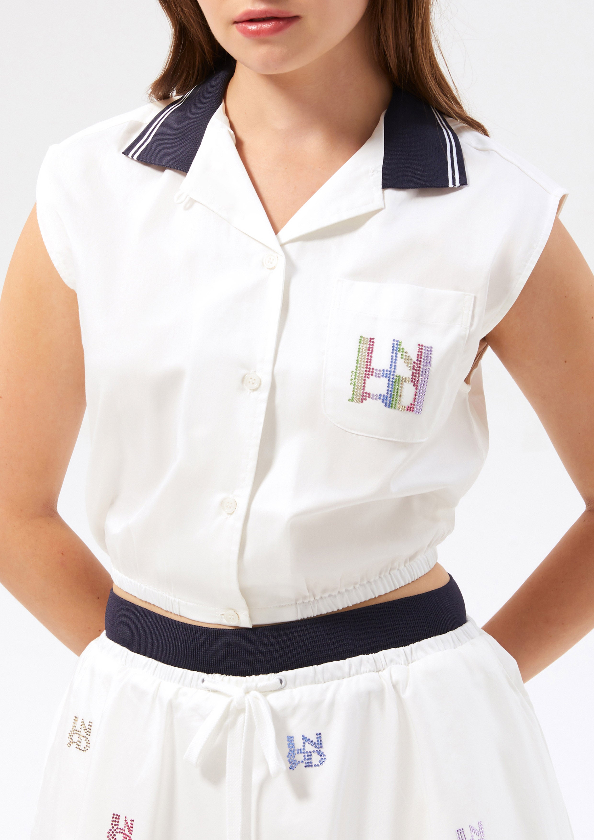 เสื้อครอปแขนสั้นพิมพ์โลโก้ คอลเลกชัน Miracle Voyard