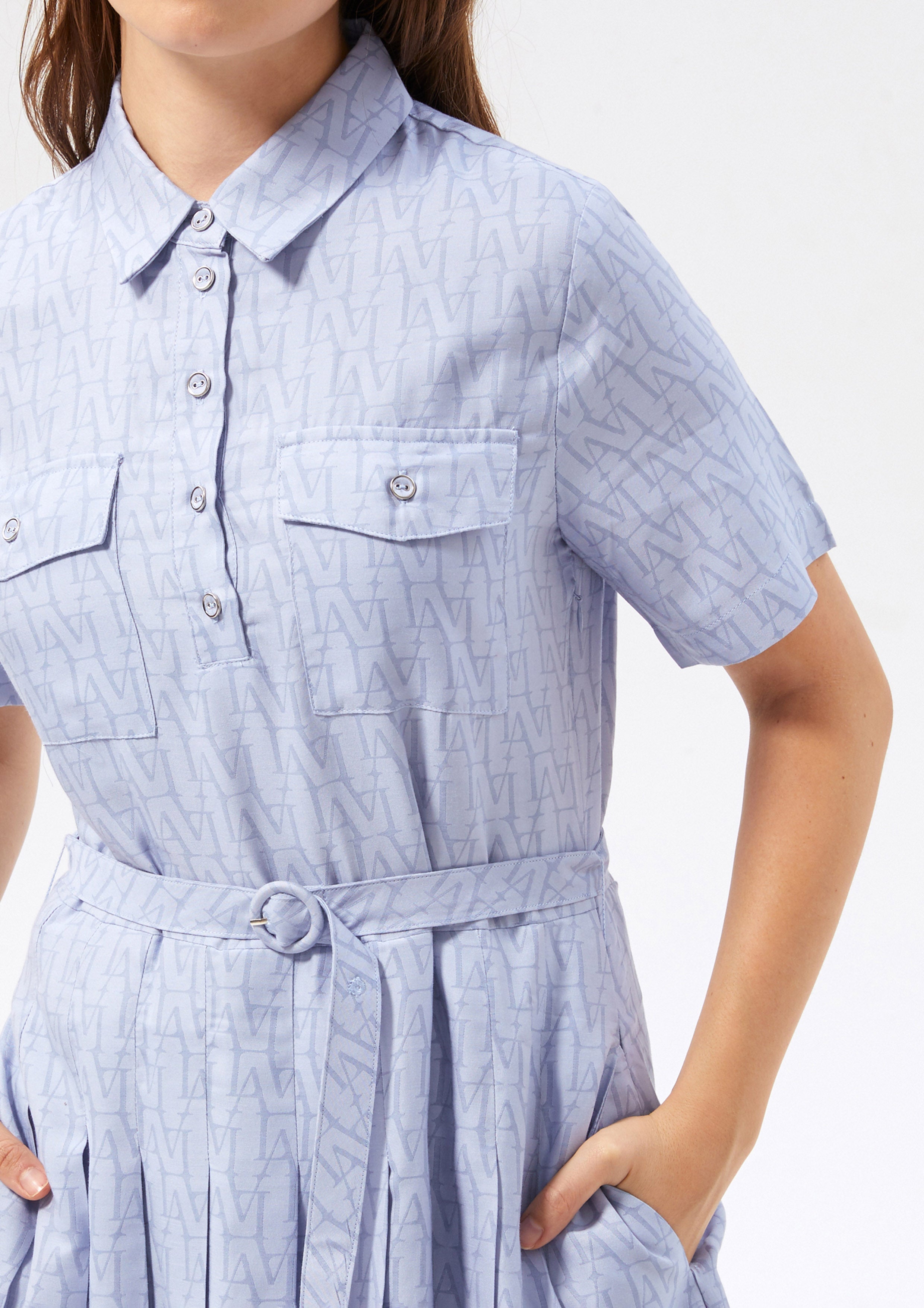 เดรสสั้นกระโปรงพลีทพิมพ์ลายโลโก้ คอลเลกชัน Miracle Voyard