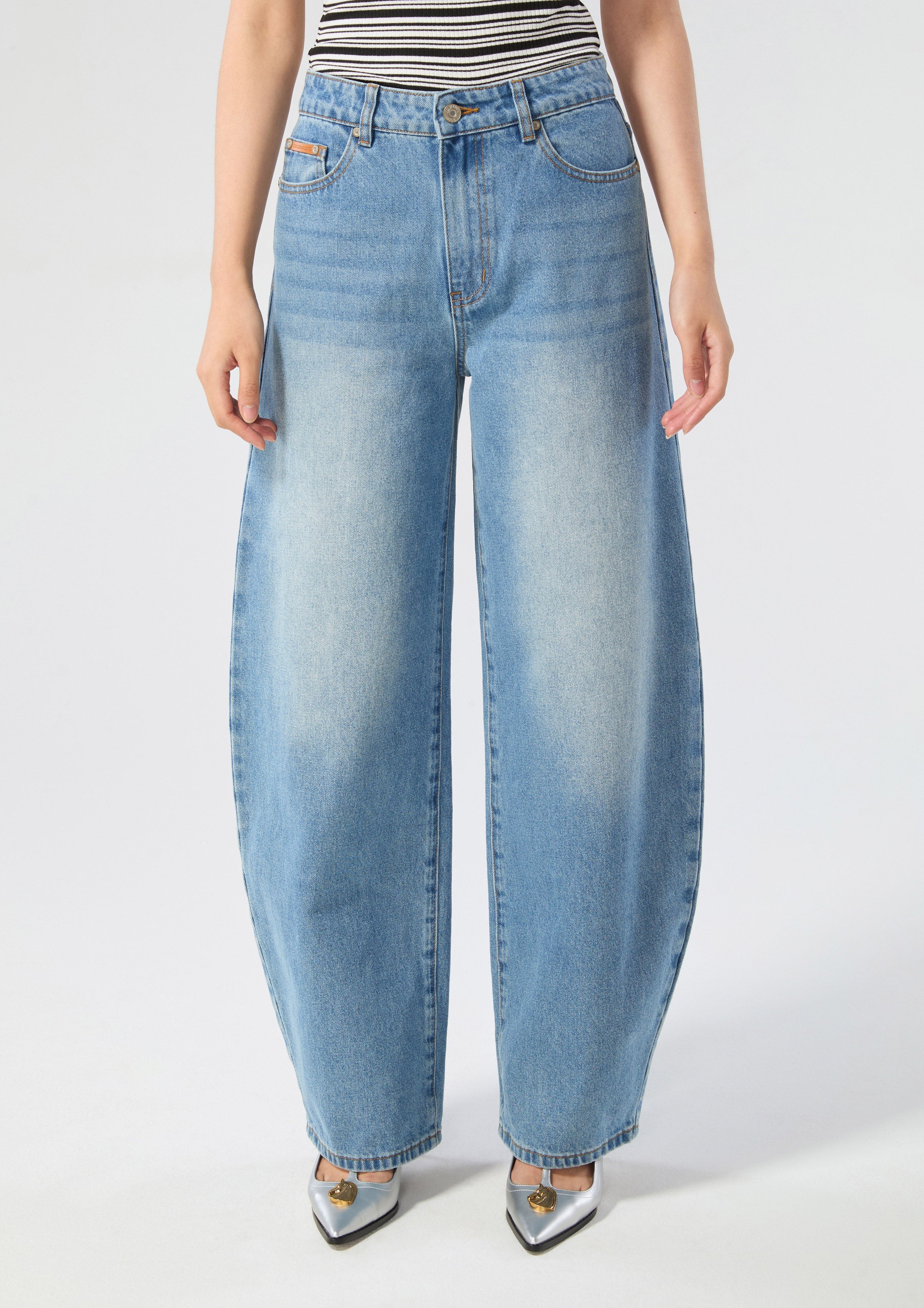 กางเกงเดนิมขายาวทรงขาบาเรล คอลเลกชัน Basic Denim