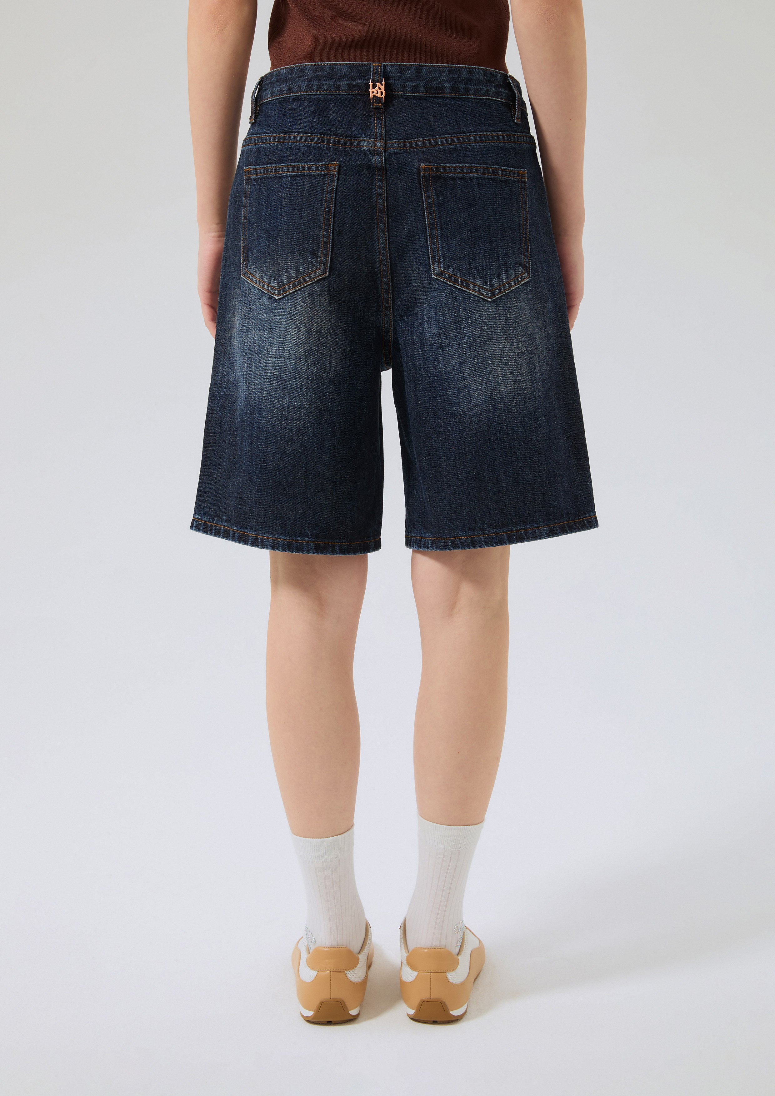 กางเกงเดนิมขาสั้นสีเฟดเข้ม คอลเลกชัน Basic Denim