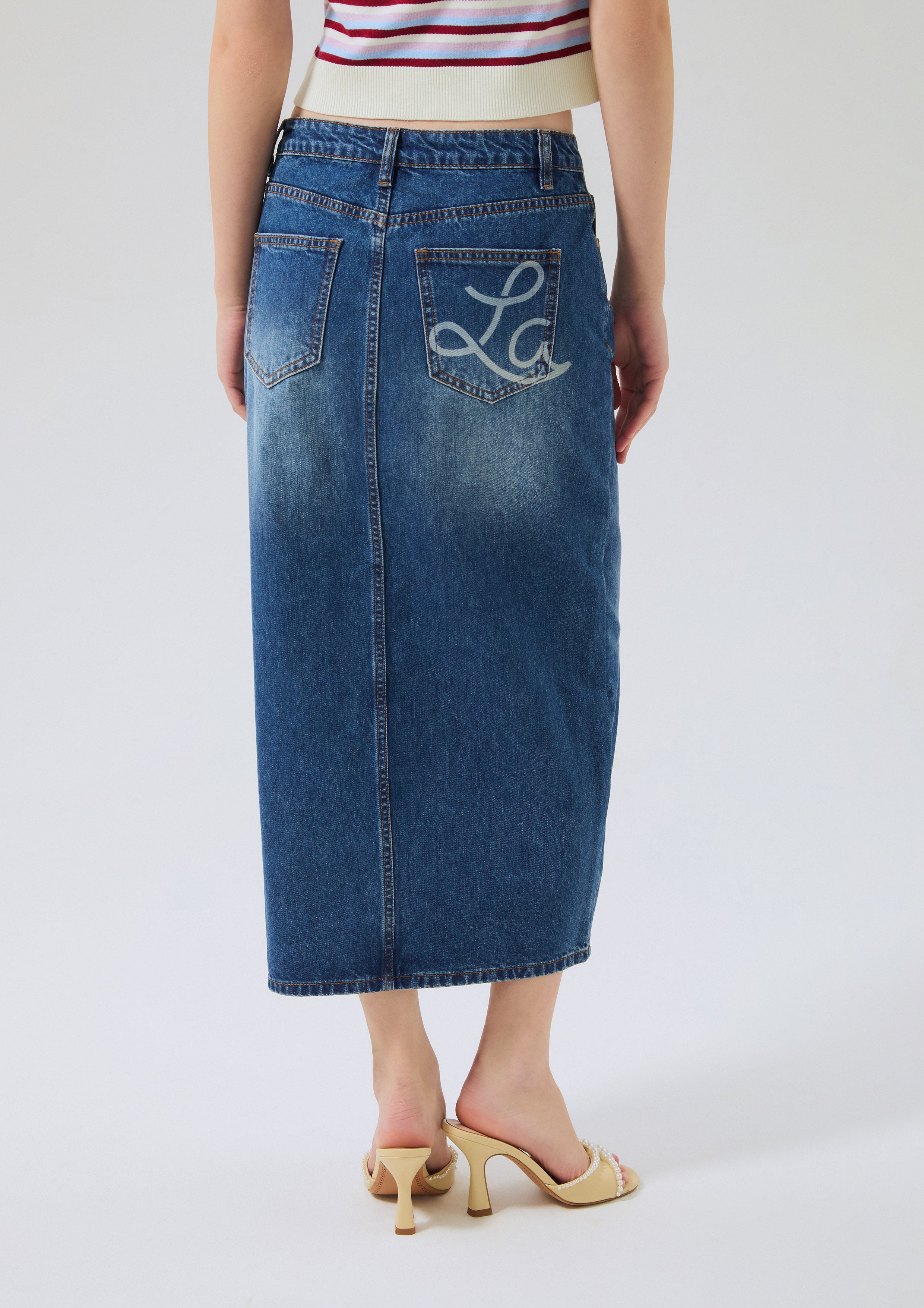 กระโปรงเดนิมเฟดผ่าหน้า คอลเลกชัน Basic Denim