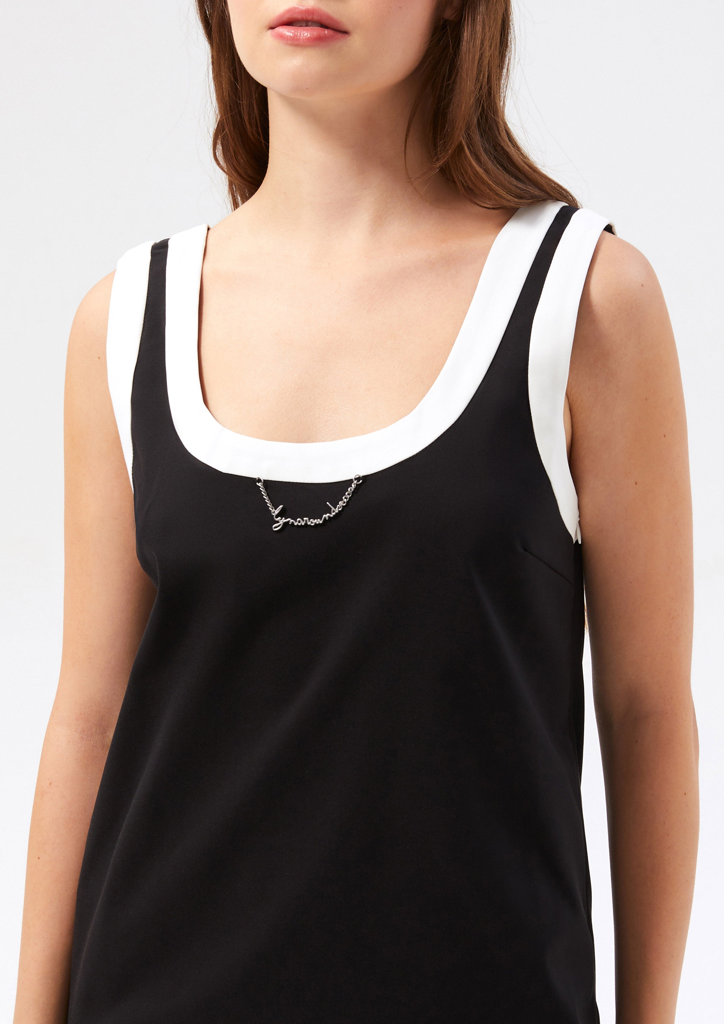 เดรสสั้นขอบคอเสื้อคอนทราสต์ คอลเลกชัน Working on Board