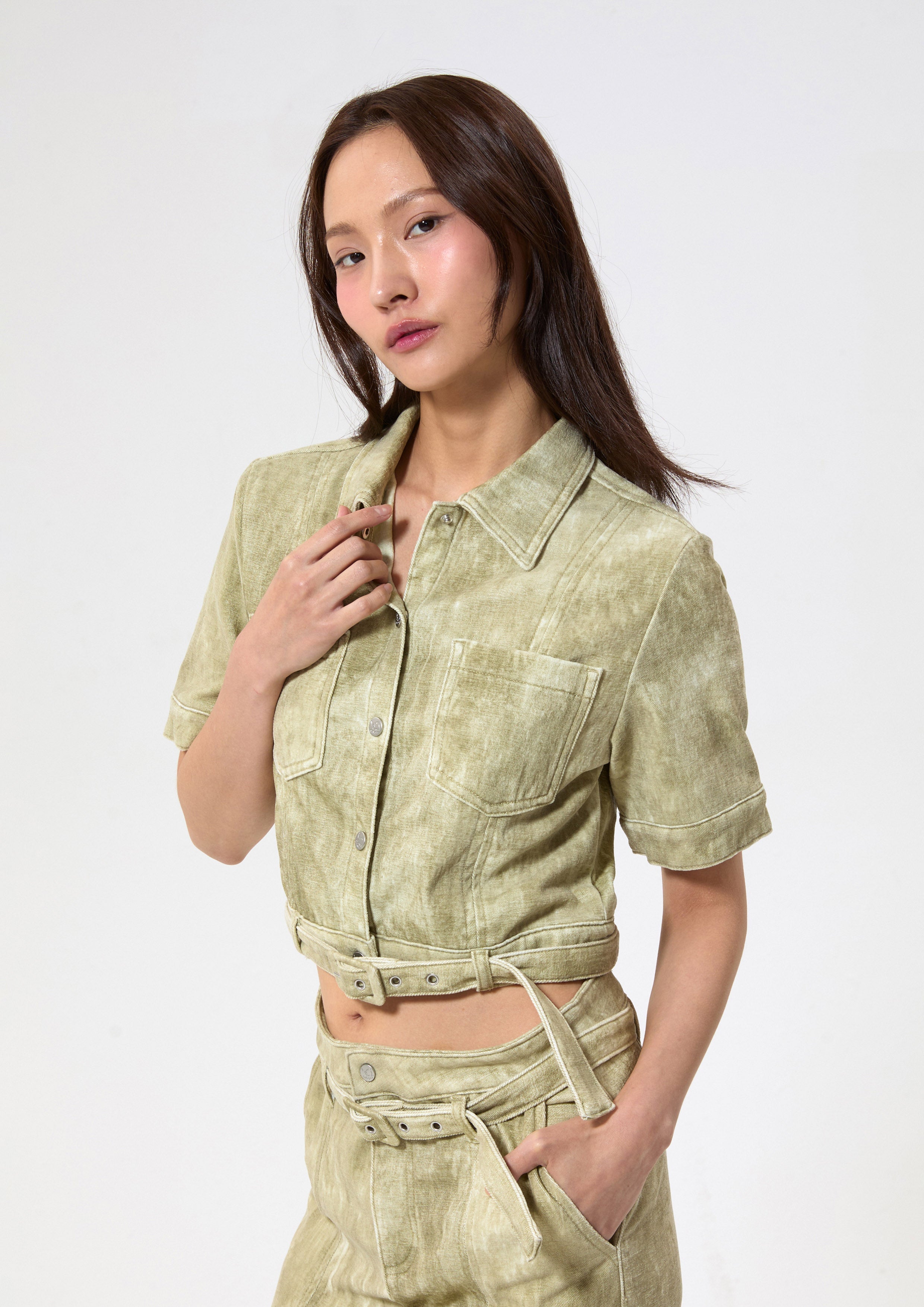 เสื้อเชิ้ตแขนสั้นพิมพ์ลายทรงครอป คอลเลกชัน Working on Board