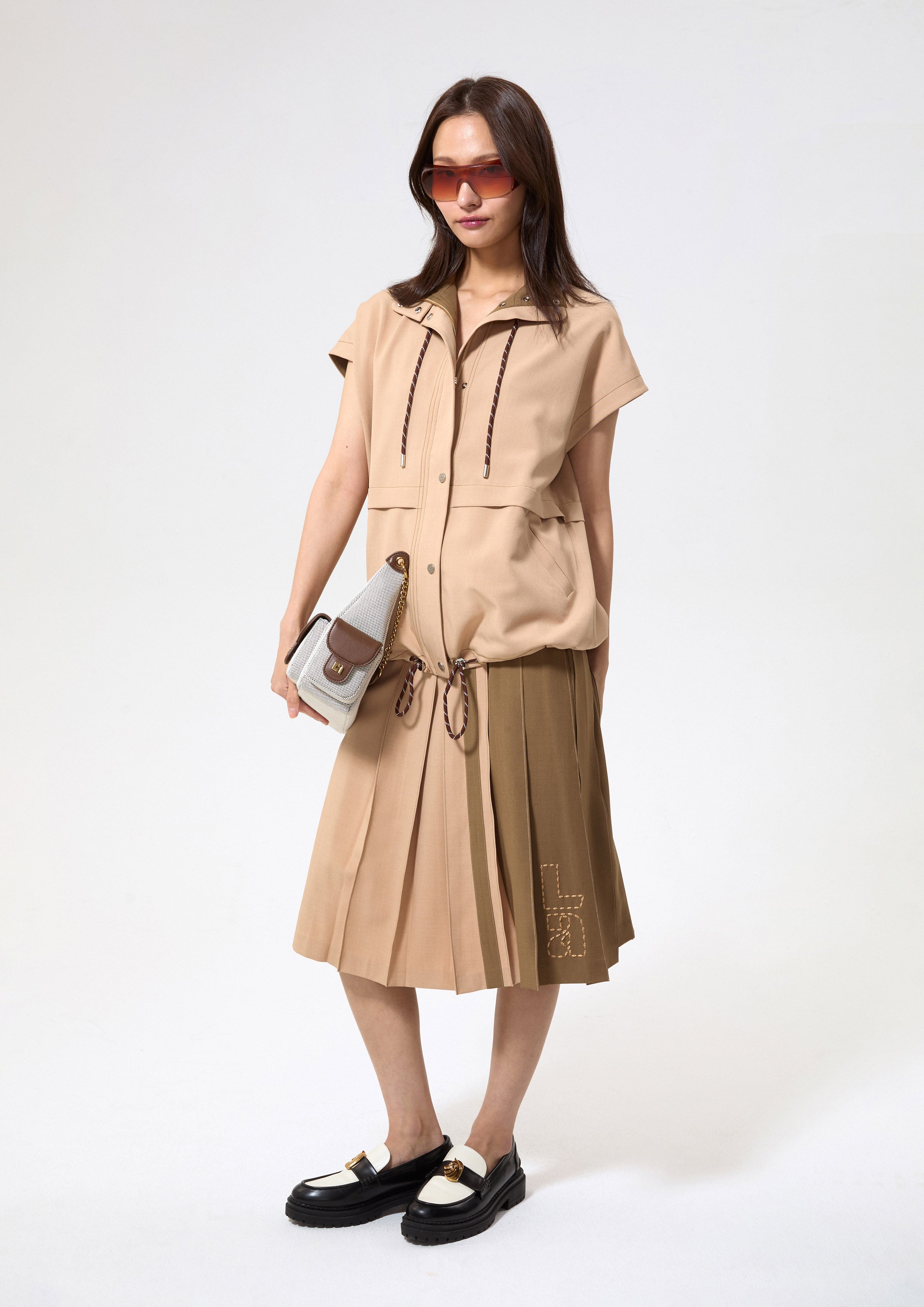 เสื้อแจ็คเก็ตแขนกุดแต่งเชือกรูด คอลเลกชัน Play Spell