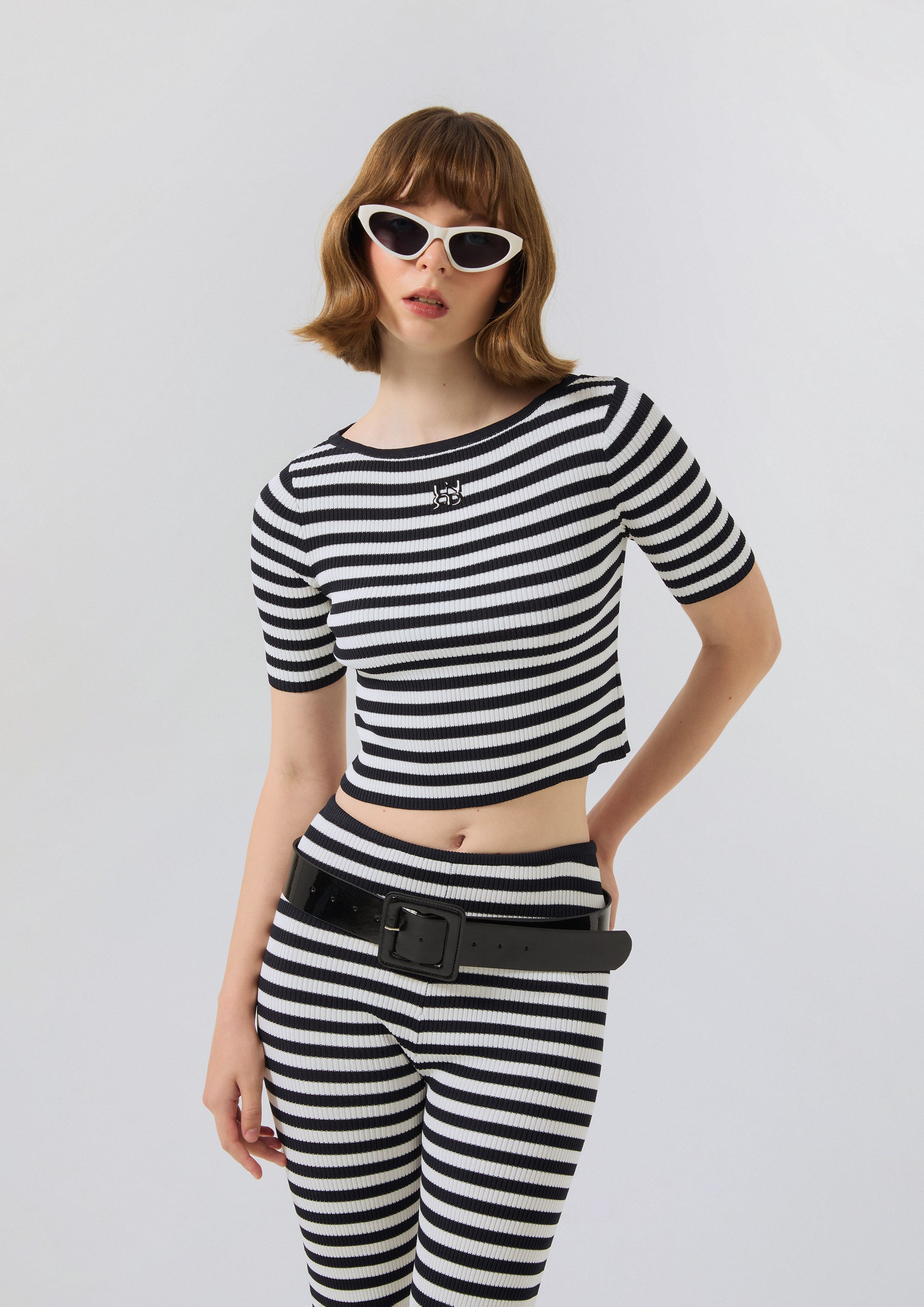 เซ็ทเสื้อนิตแขนสั้นลายทางและกางเกงคาปรี คอลเลกชัน Speed Voyard