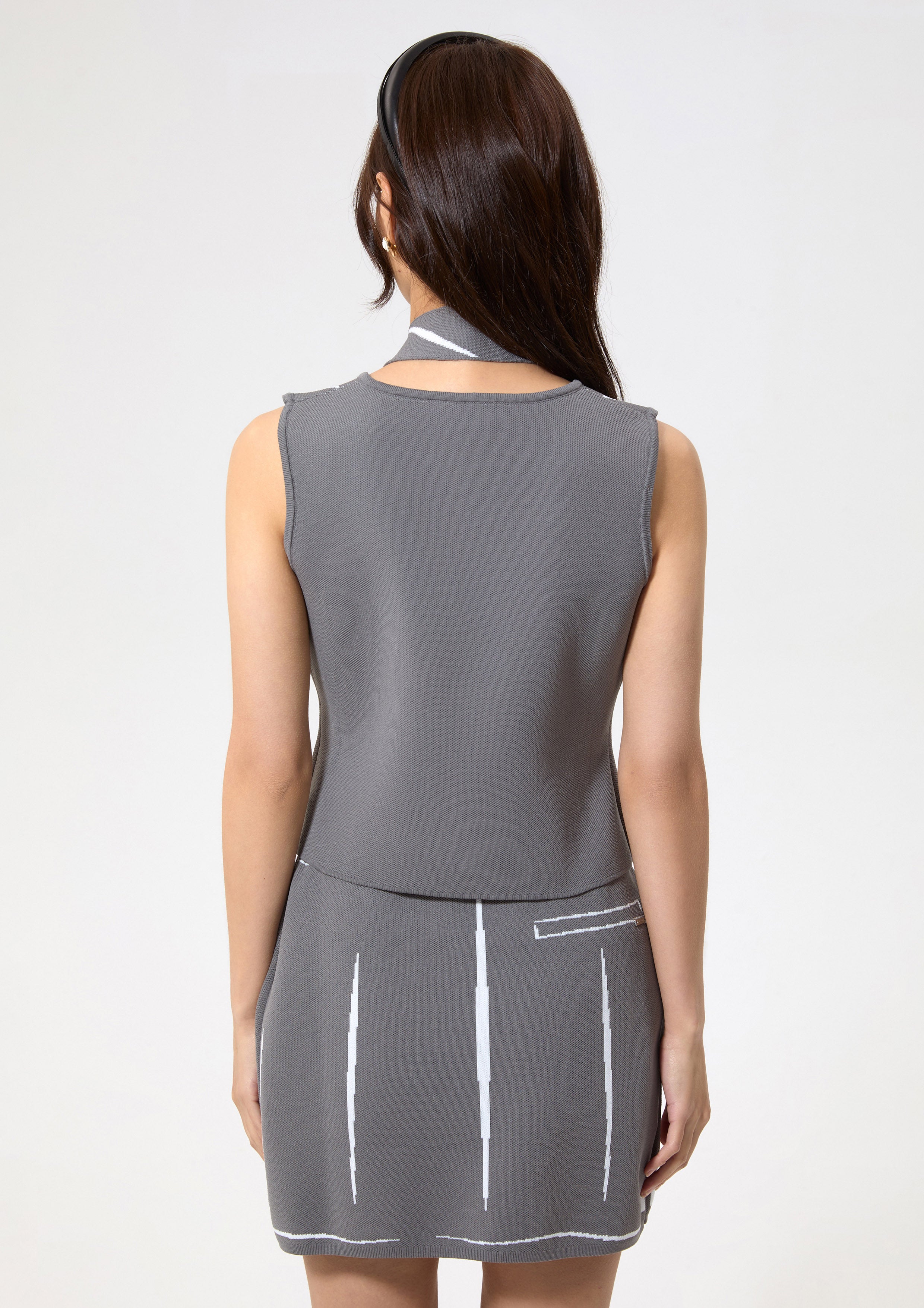 เสื้อนิตแขนกุดพร้อมสายเชือกผูกรอบคอ คอลเลกชัน Working on Board