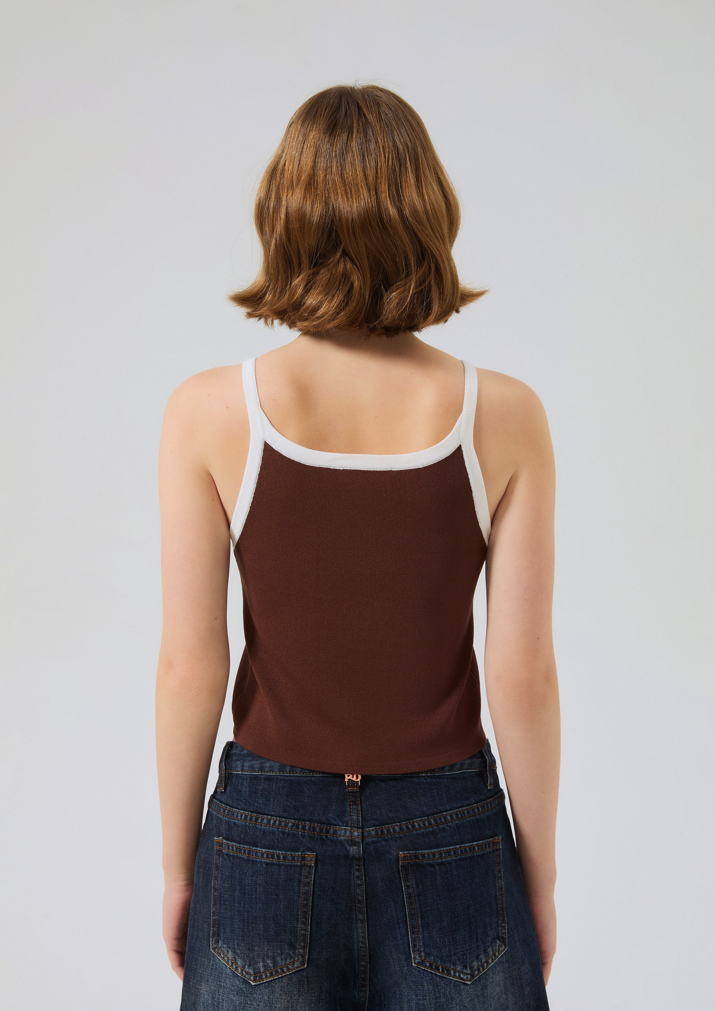 เสื้อครอปสายเดี่ยวปักโลโก้ คอลเลกชัน Speed Voyard