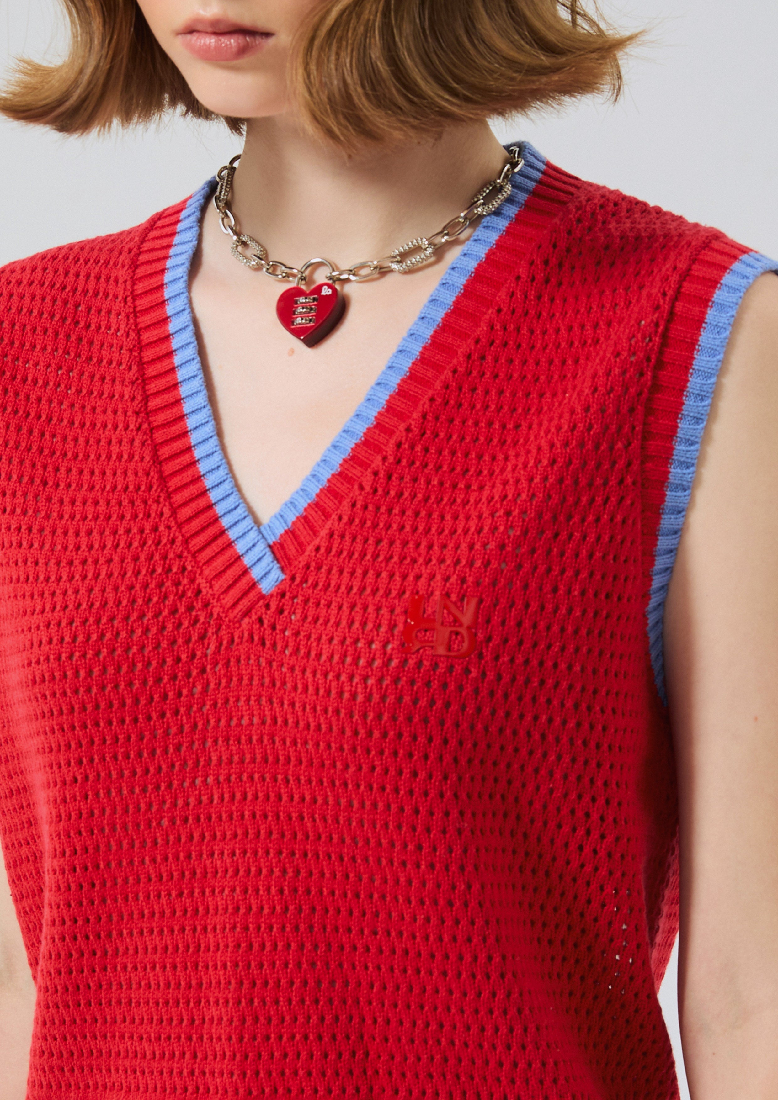 เสื้อโครเชต์แขนกุดปักโลโก้ คอลเลกชัน Miracle Voyard