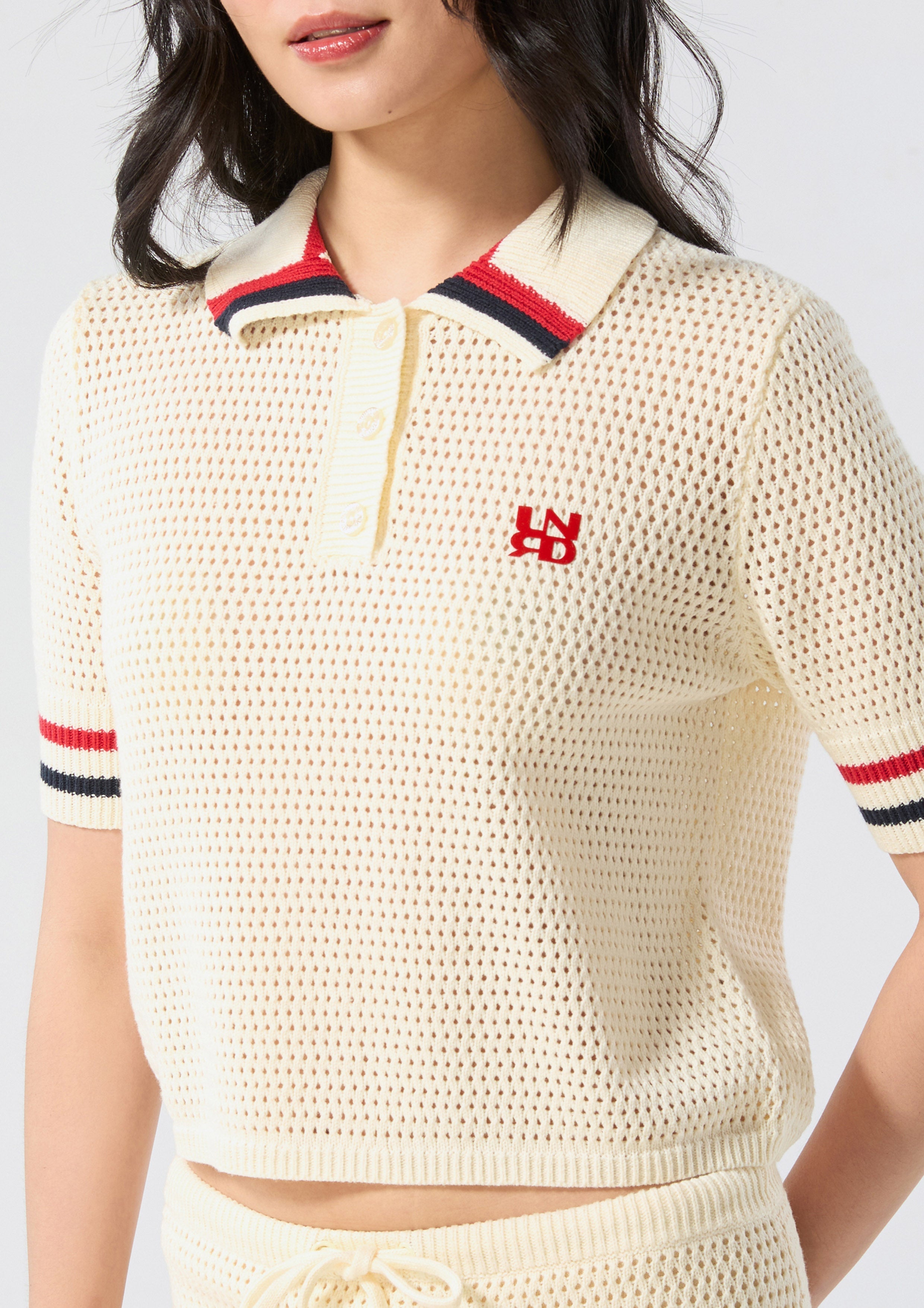 เสื้อโครเชต์แขนสั้นปักโลโก้ คอลเลกชัน Miracle Voyard