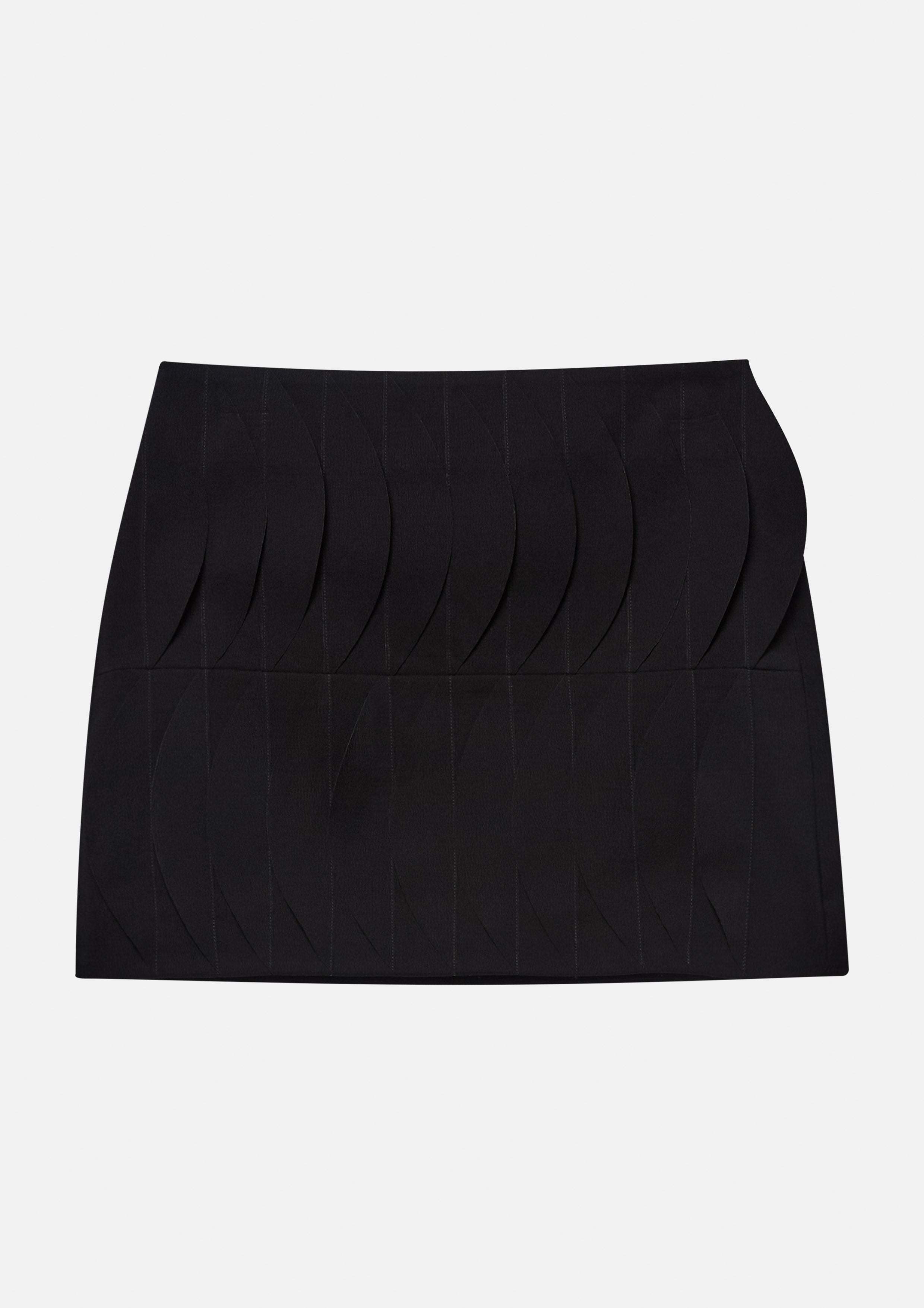 กระโปรงสั้นแต่งคัตเอาท์ขอบลอน คอลเลกชัน Texture Club