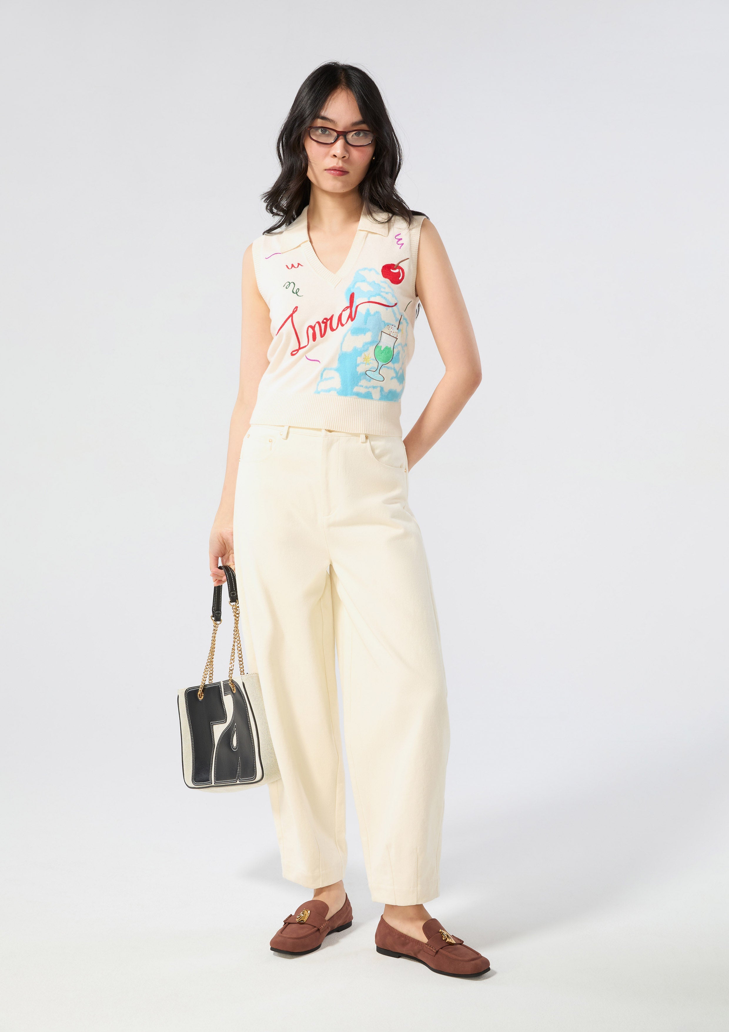 เสื้อแขนกุดผ้าฟลีซปักลาย คอลเลกชัน Miracle Voyard