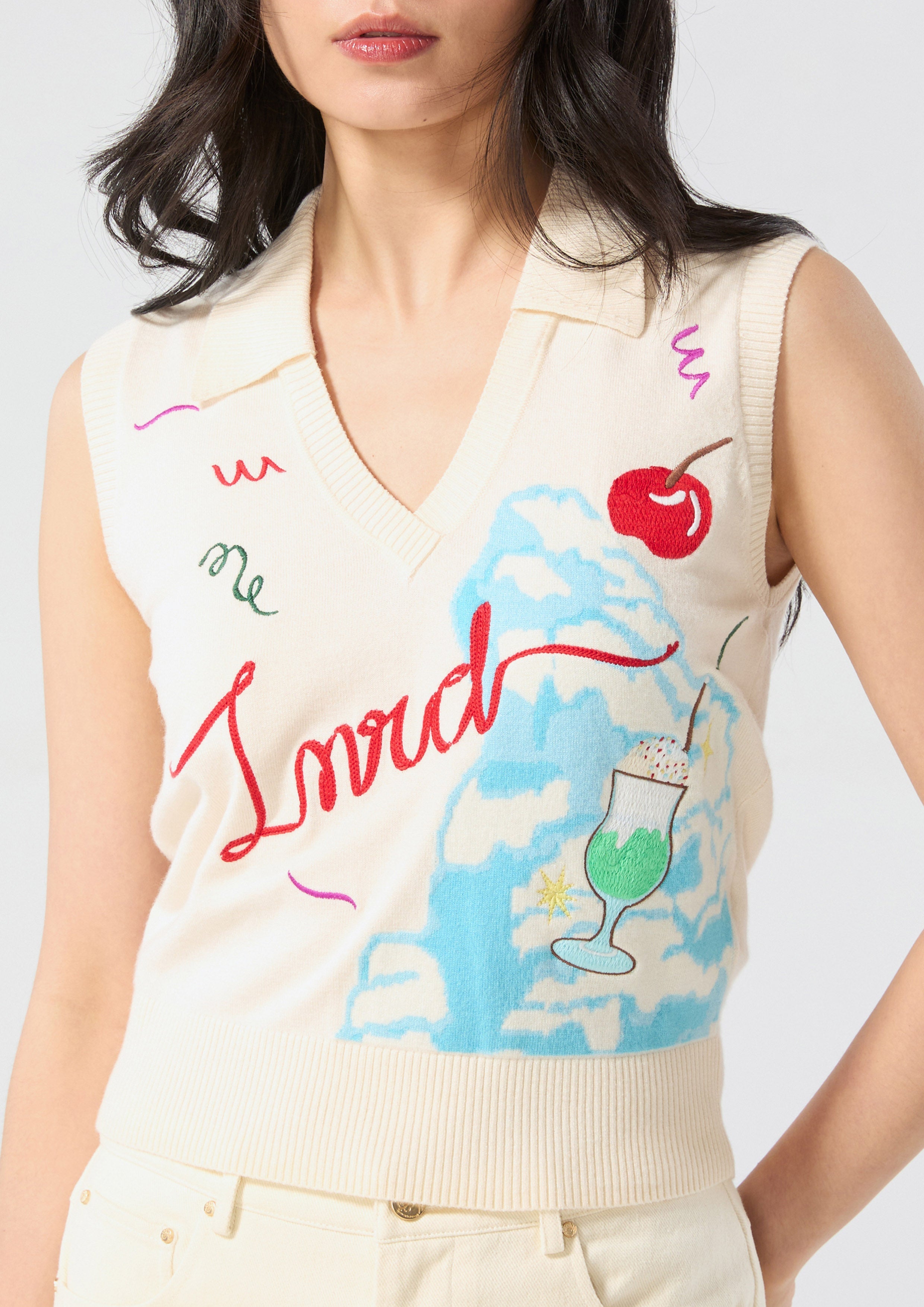 เสื้อแขนกุดผ้าฟลีซปักลาย คอลเลกชัน Miracle Voyard