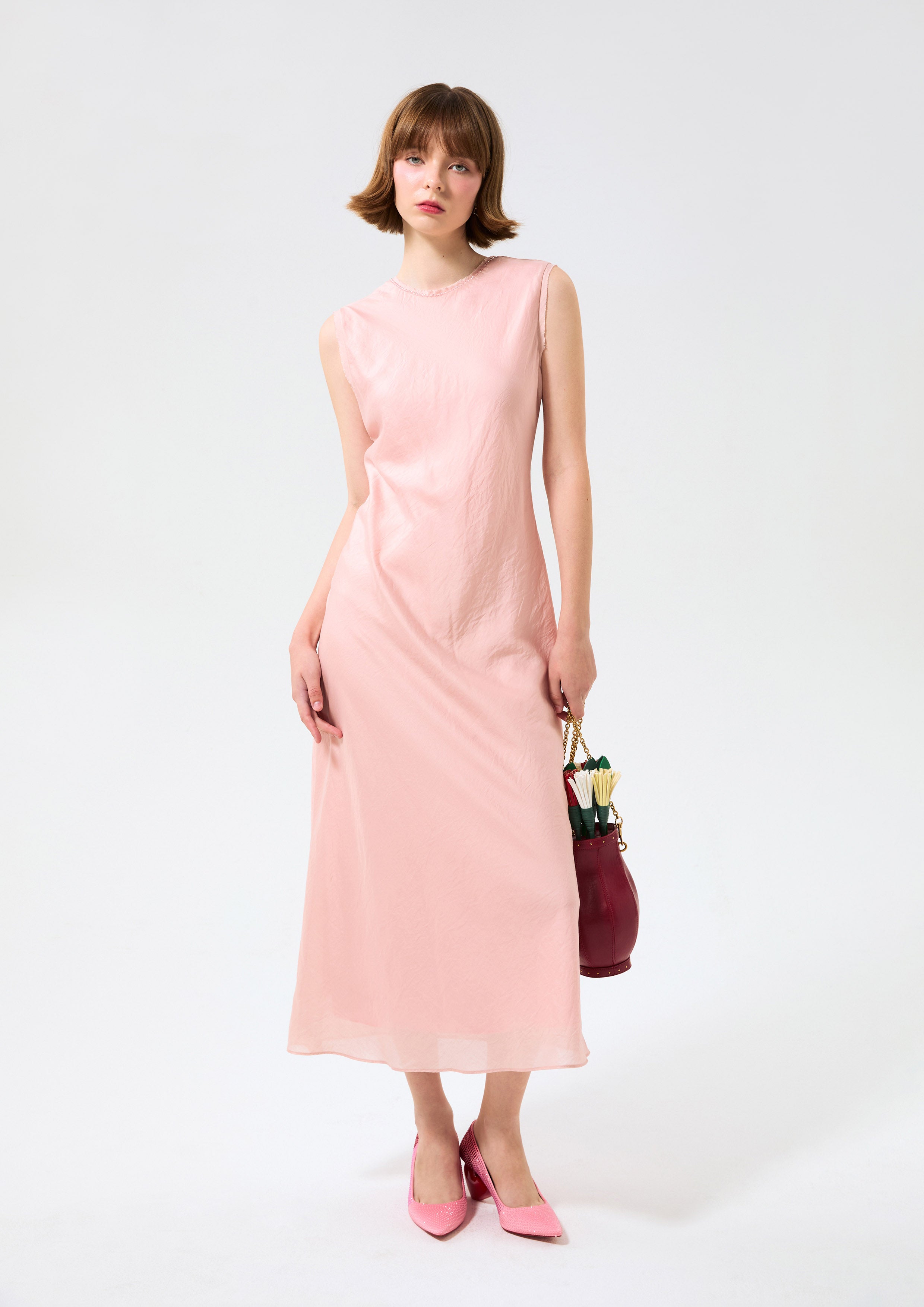 เดรสมิดิแขนกุดผ้าซาติน คอลเลกชัน Rodeo Rose