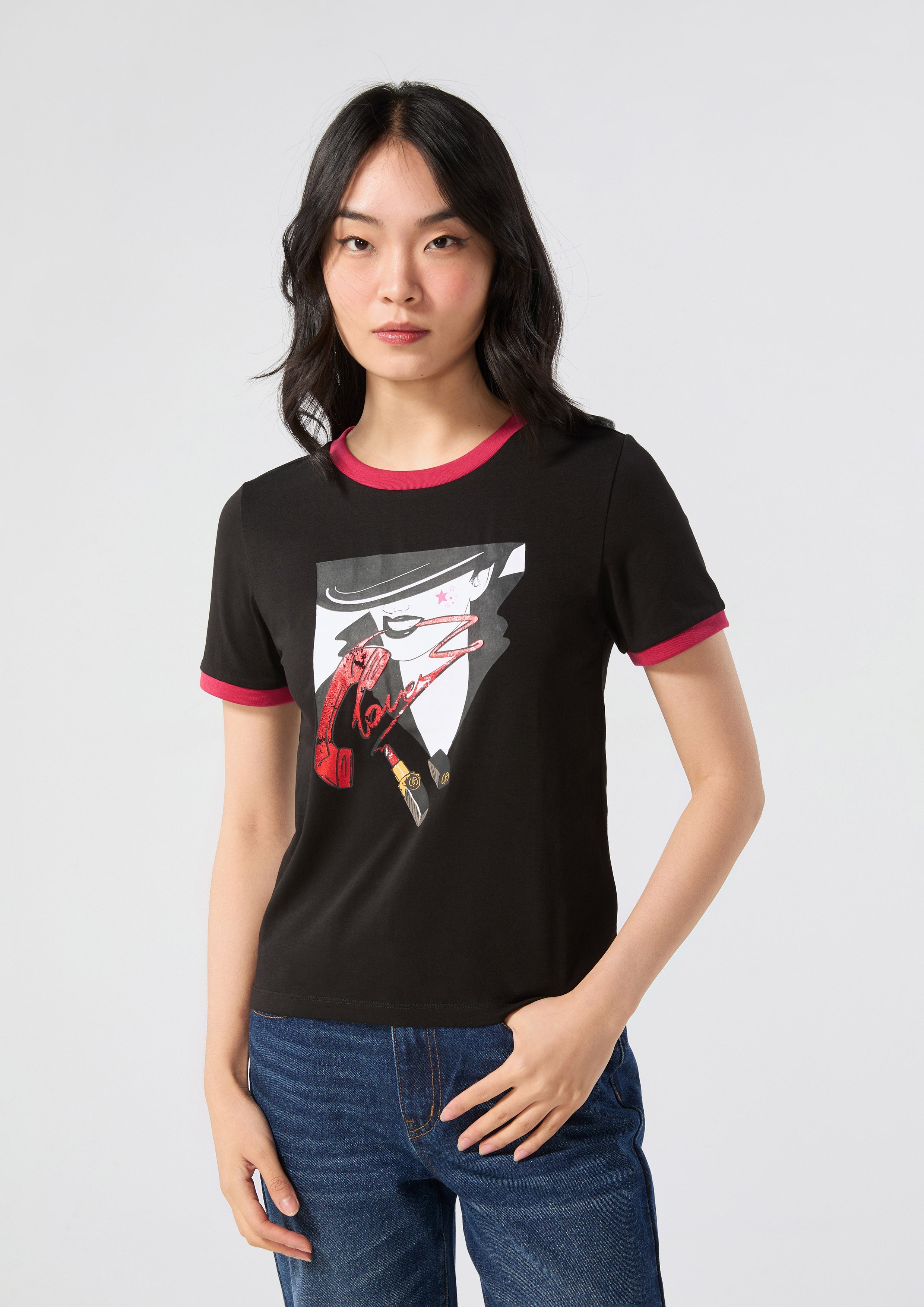 เสื้อยืดแขนสั้นพิมพ์ลายทรงสลิมฟิต คอลเลกชัน Like a Virgin